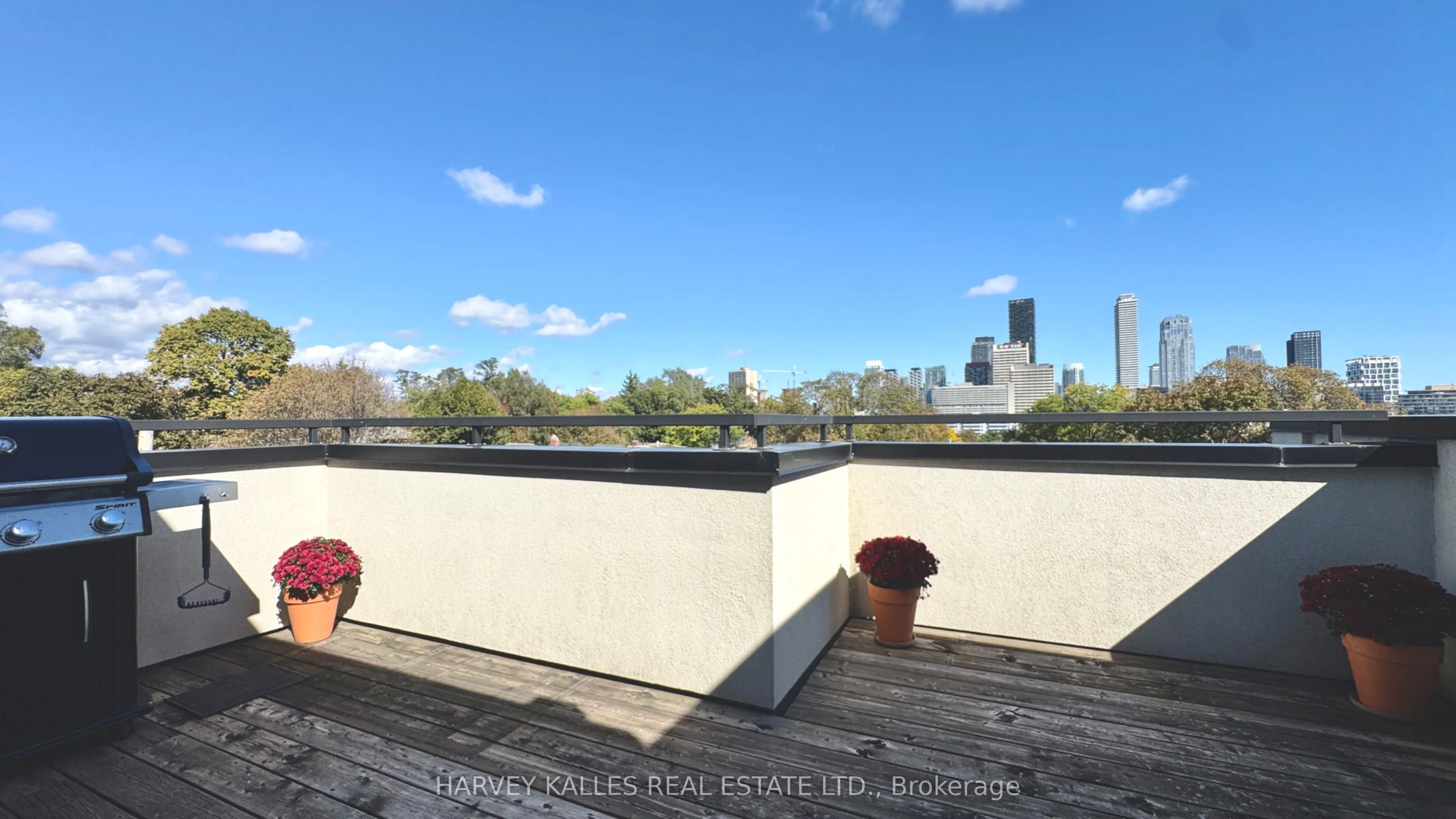 1042 Avenue Road