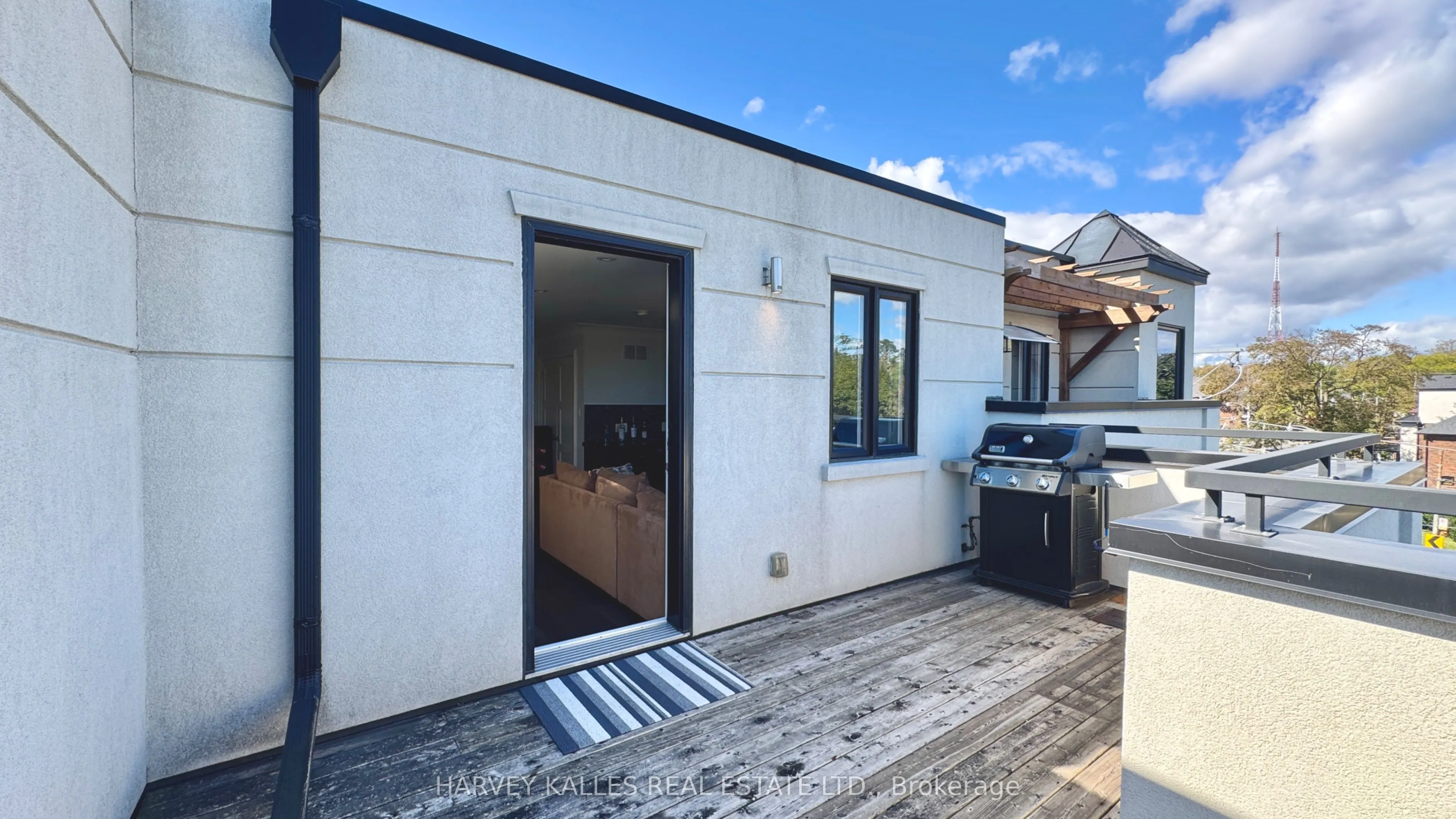 1042 Avenue Road