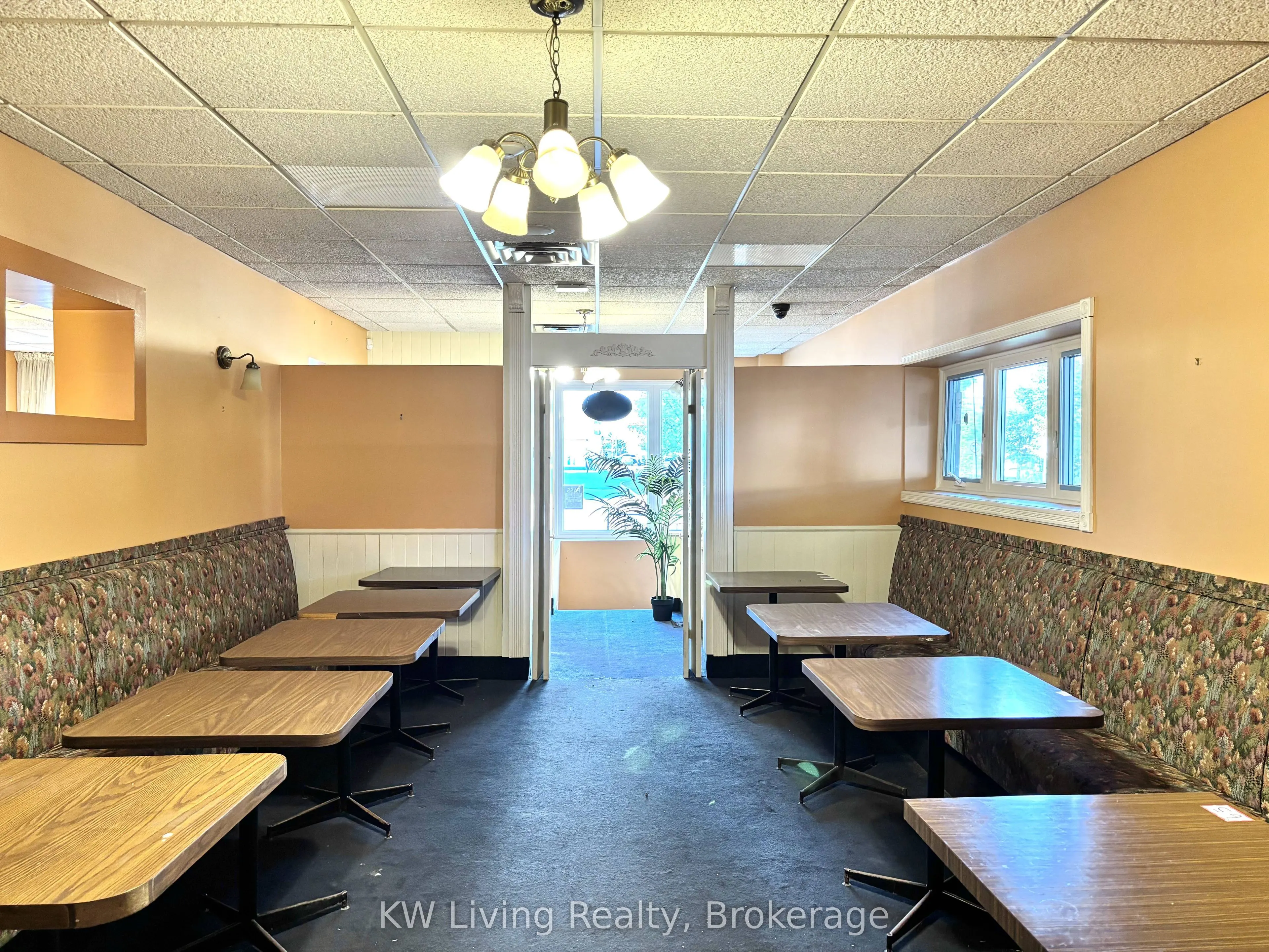 911 Sheppard Avenue W
