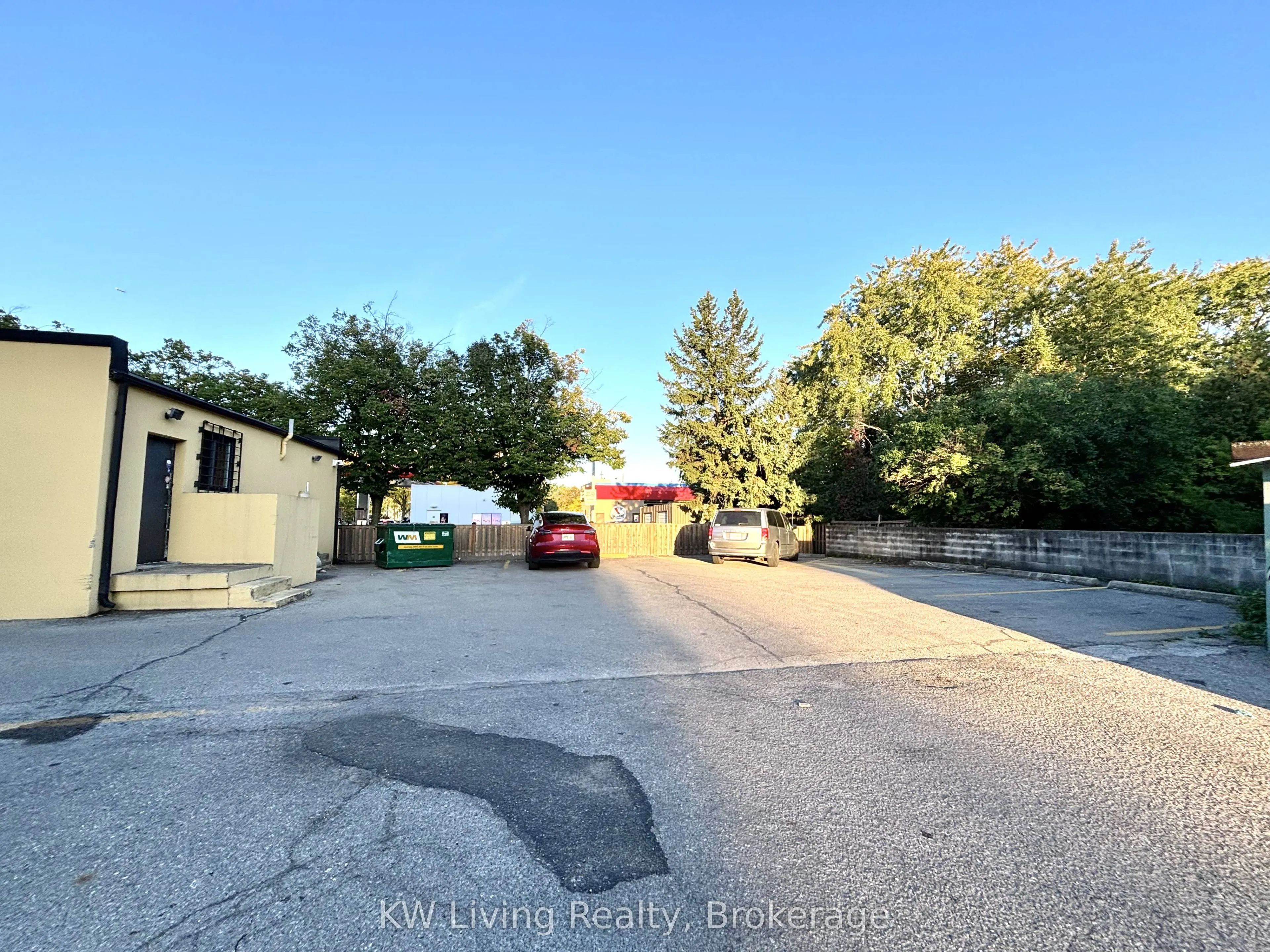 911 Sheppard Avenue W