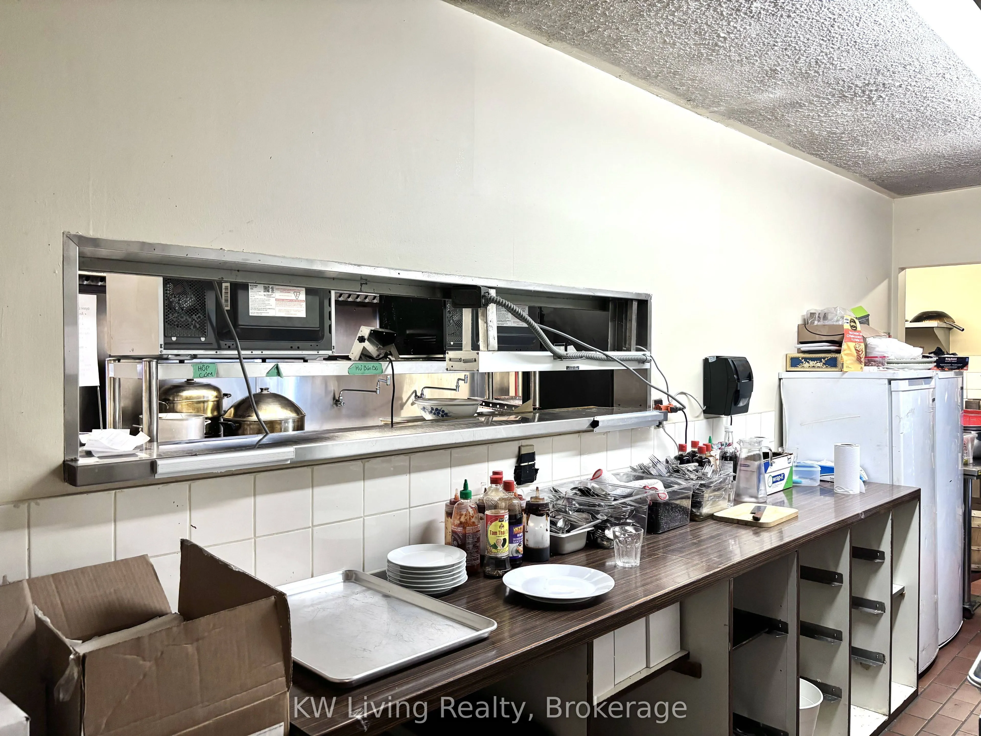 911 Sheppard Avenue W