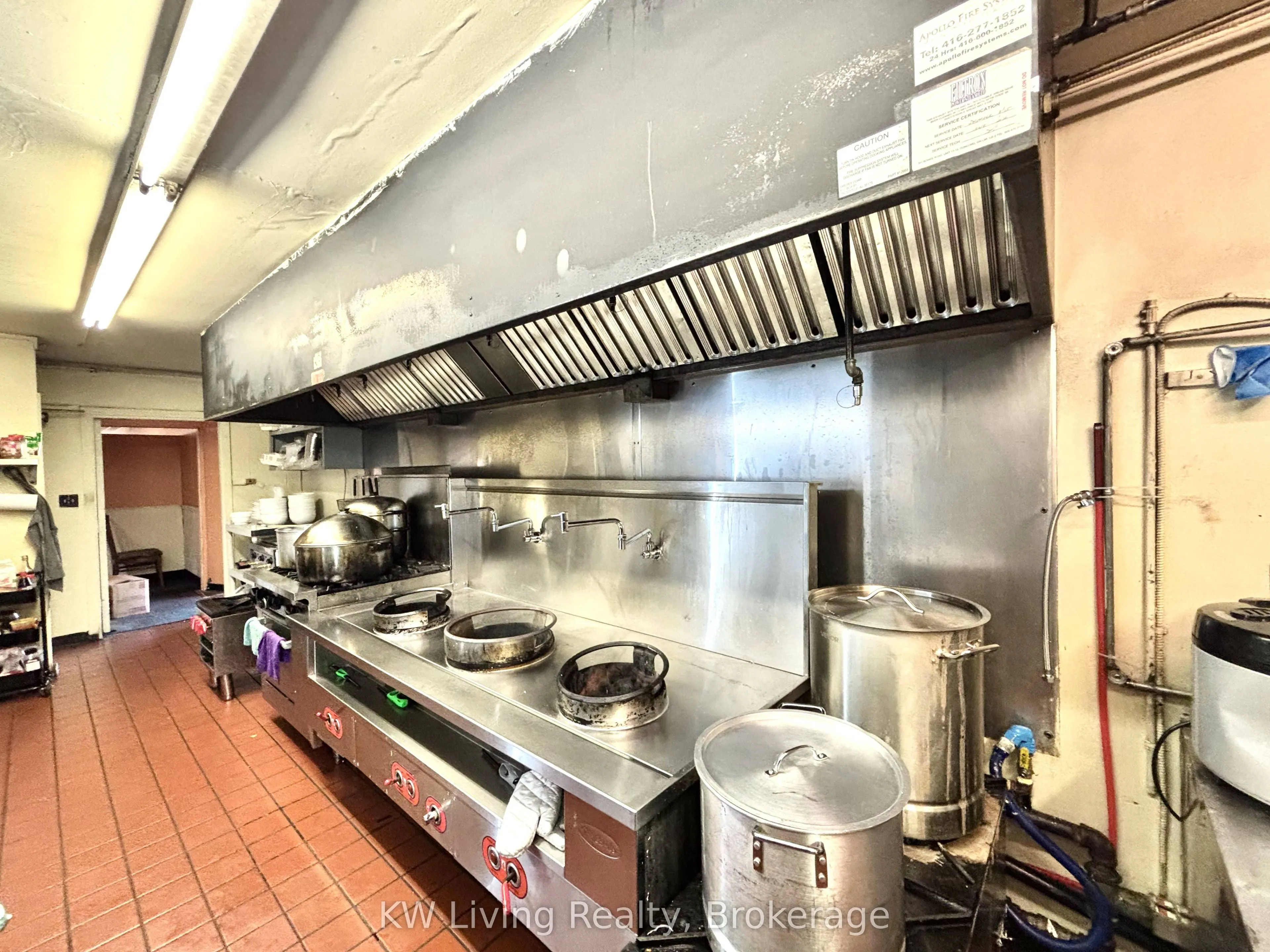911 Sheppard Avenue W
