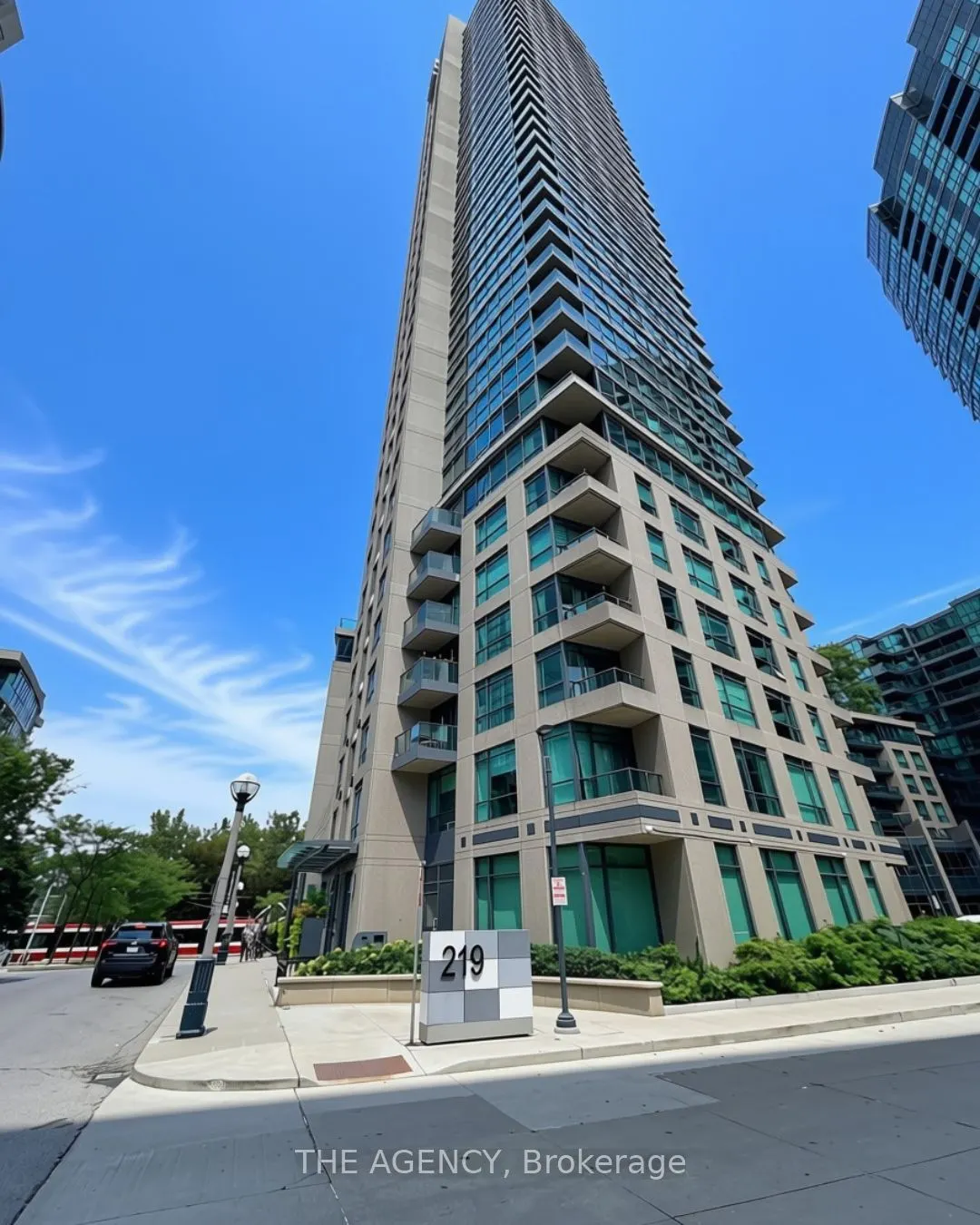 219 Fort York Boulevard S #612