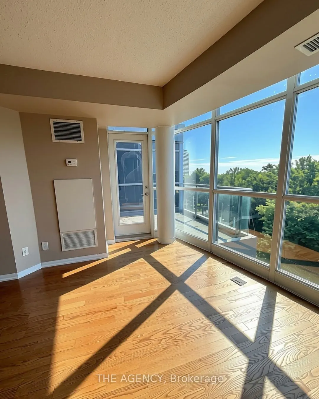 219 Fort York Boulevard S #612