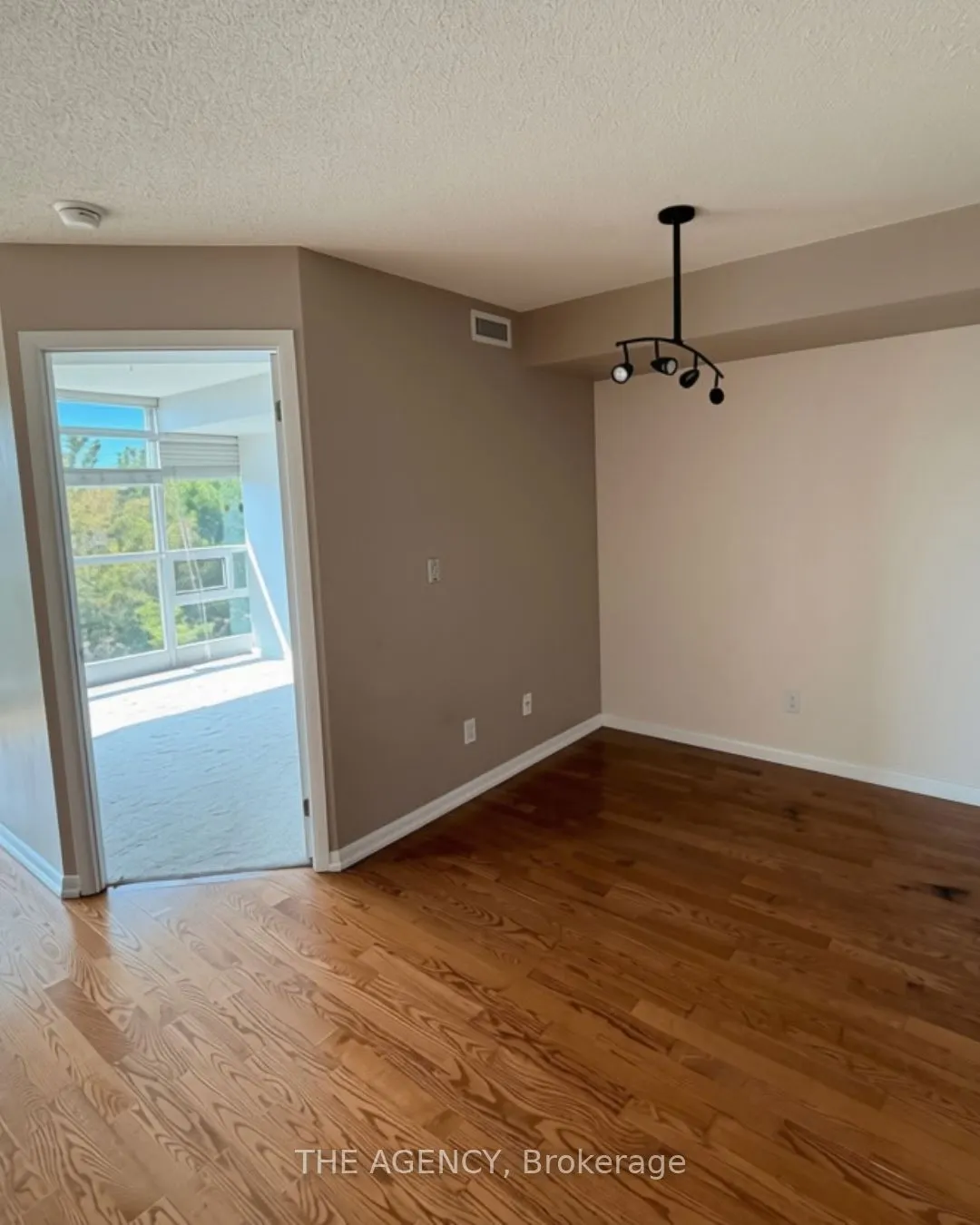 219 Fort York Boulevard S #612