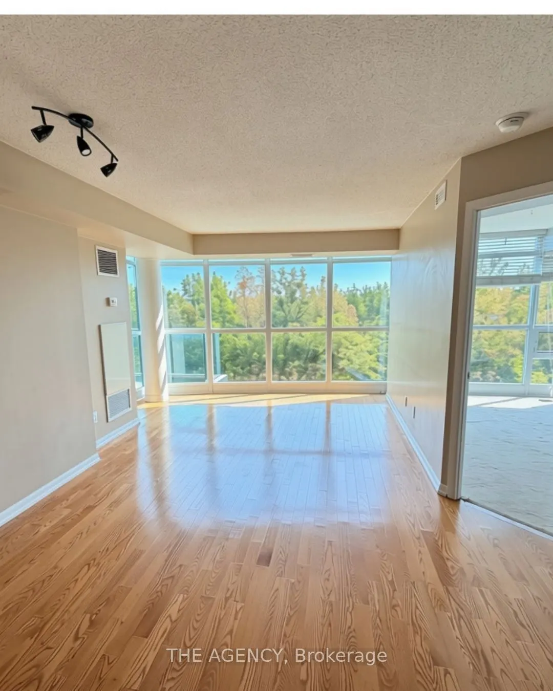 219 Fort York Boulevard S #612