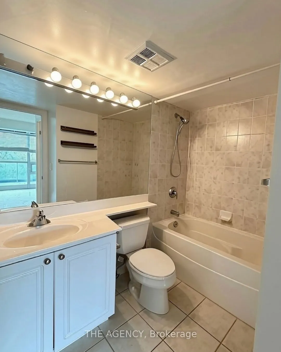 219 Fort York Boulevard S #612