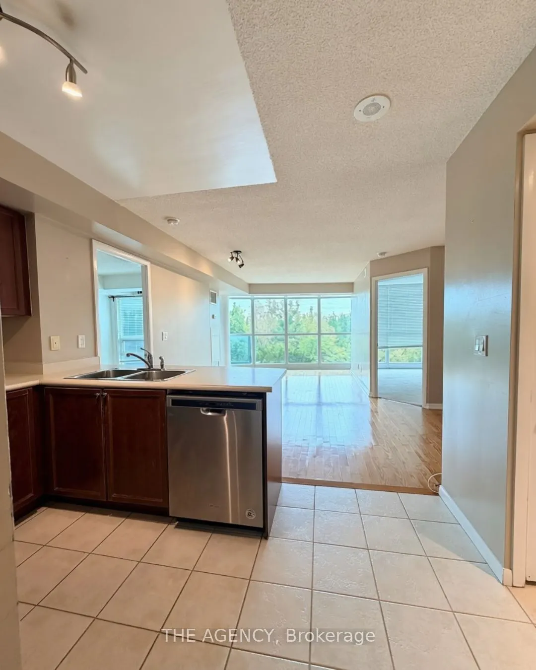 219 Fort York Boulevard S #612