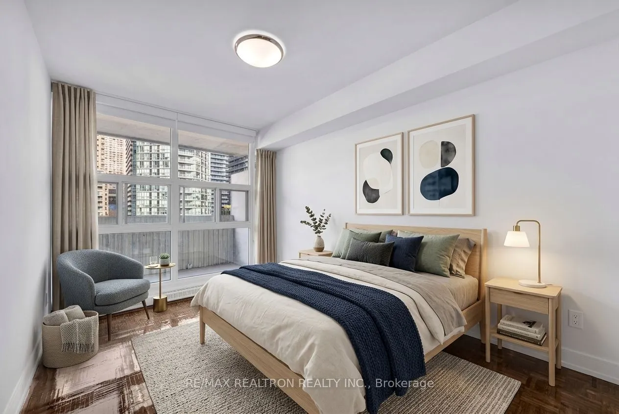 33 Isabella Street #1811