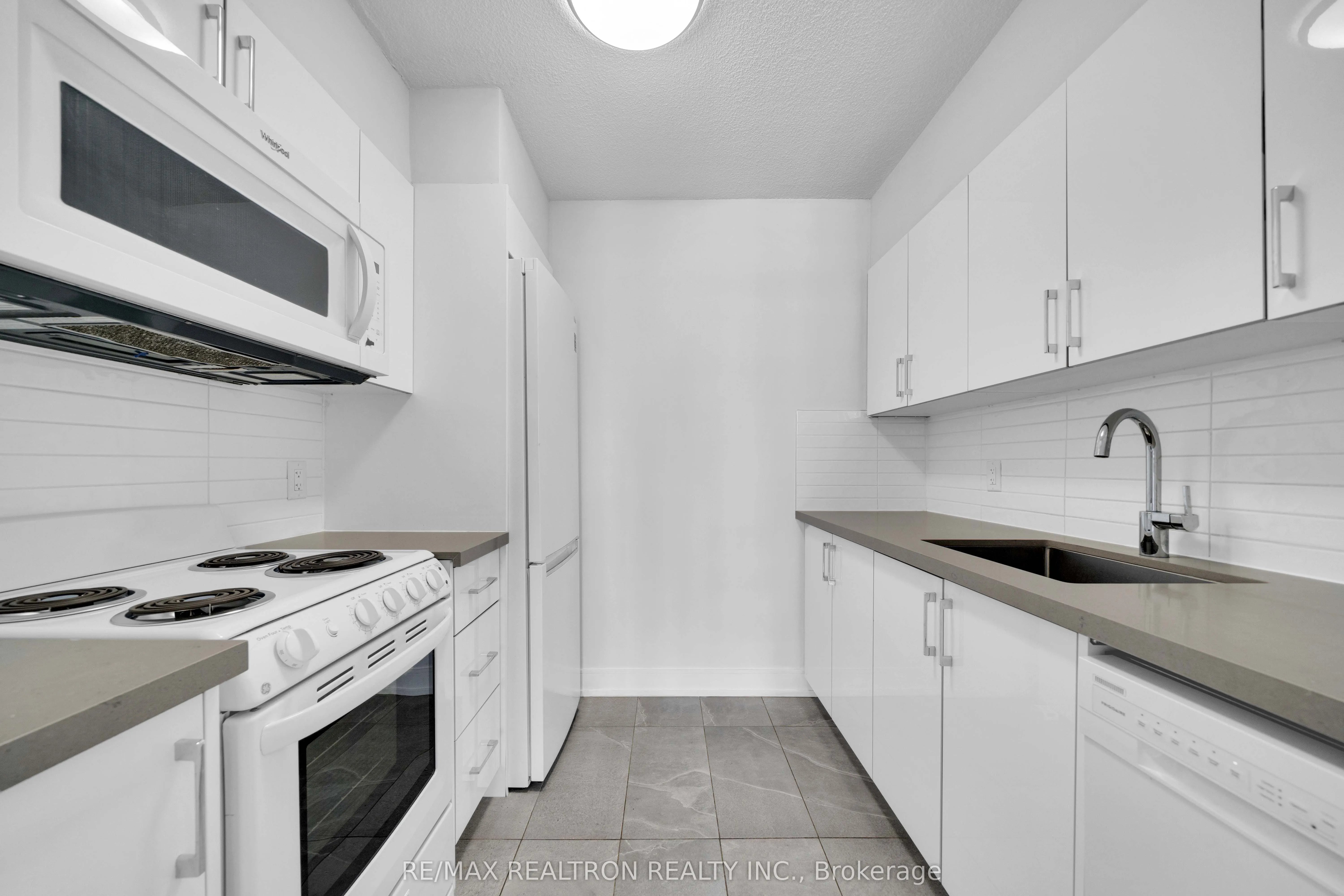 33 Isabella Street #1811