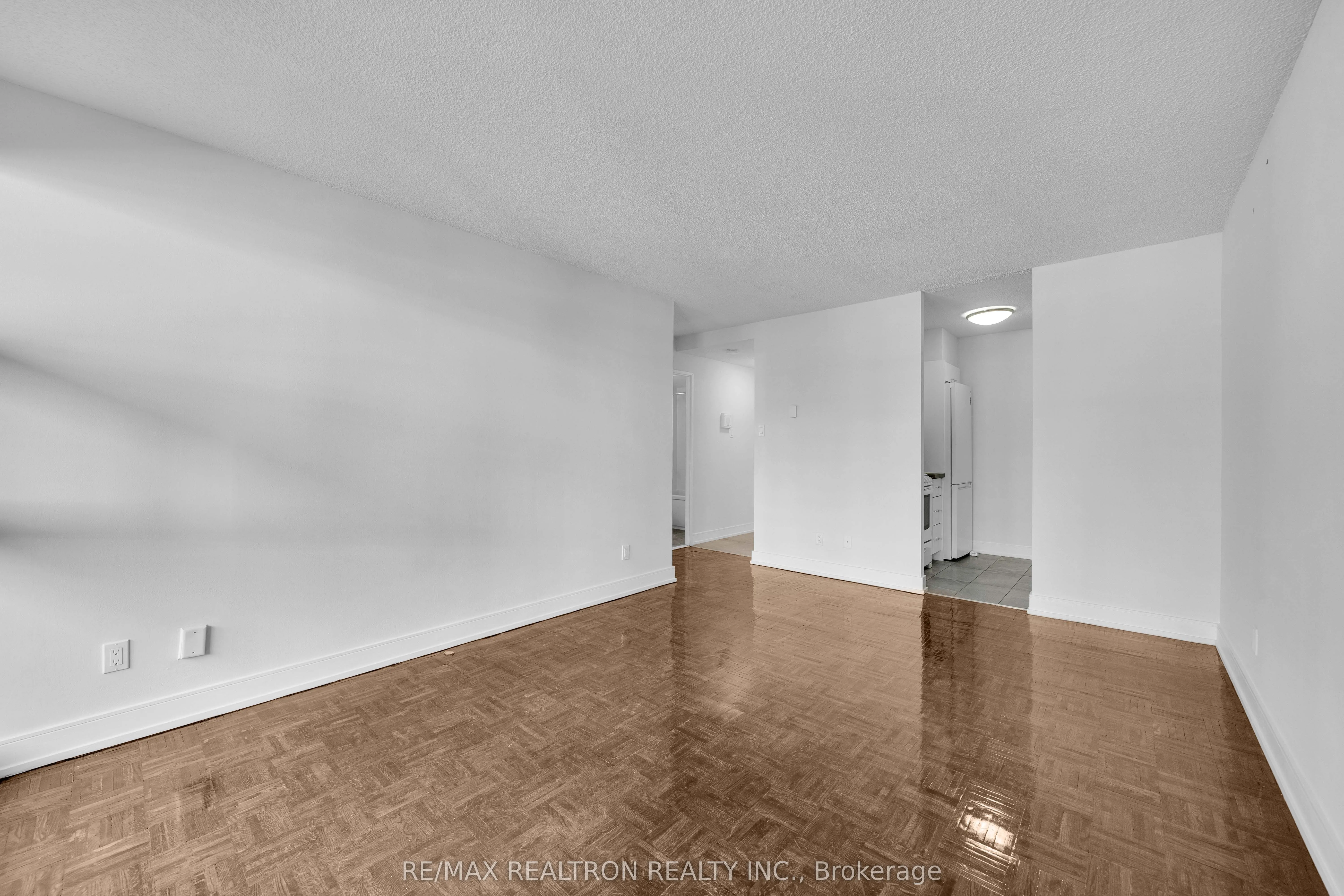 33 Isabella Street #1811