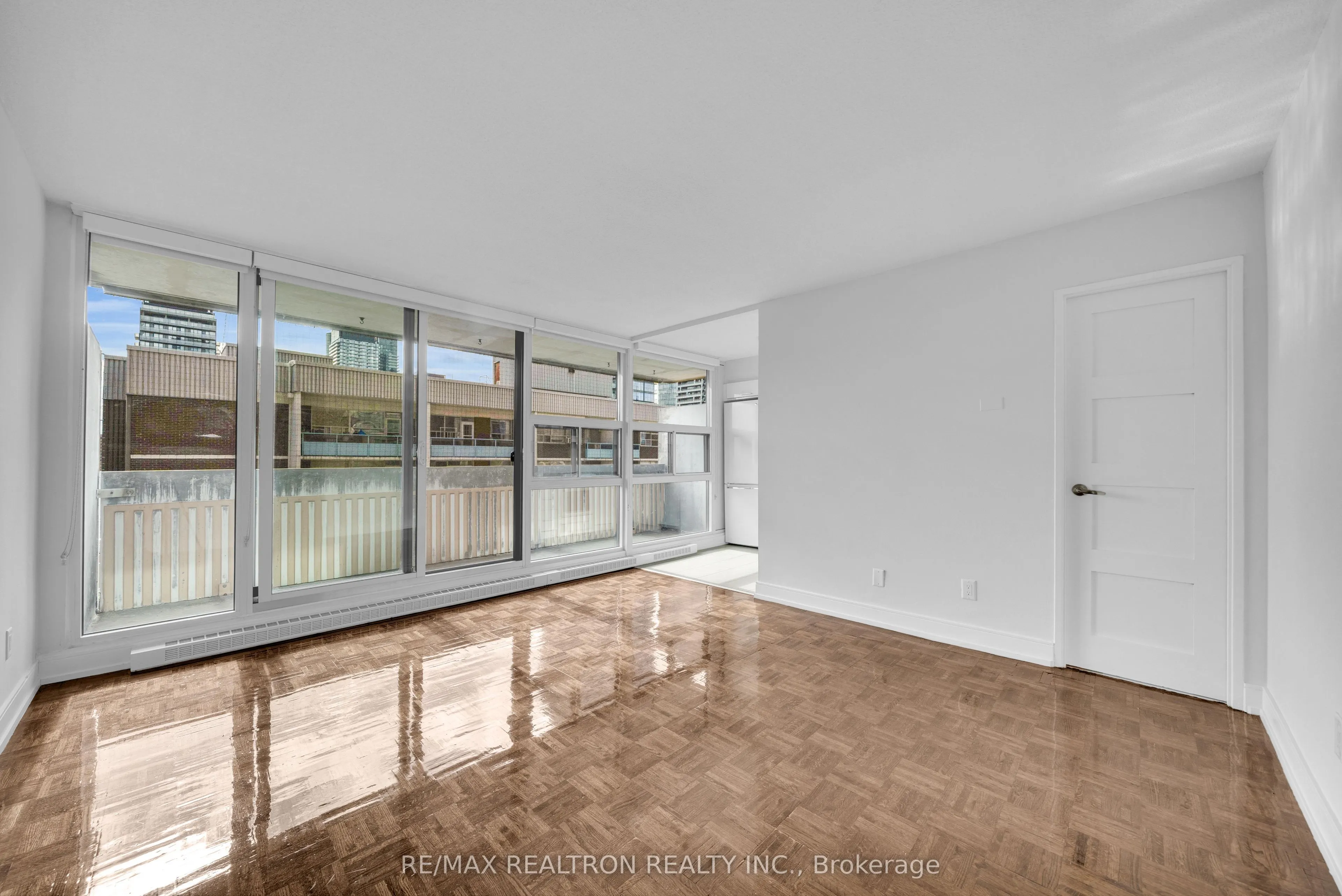 33 Isabella Street #515