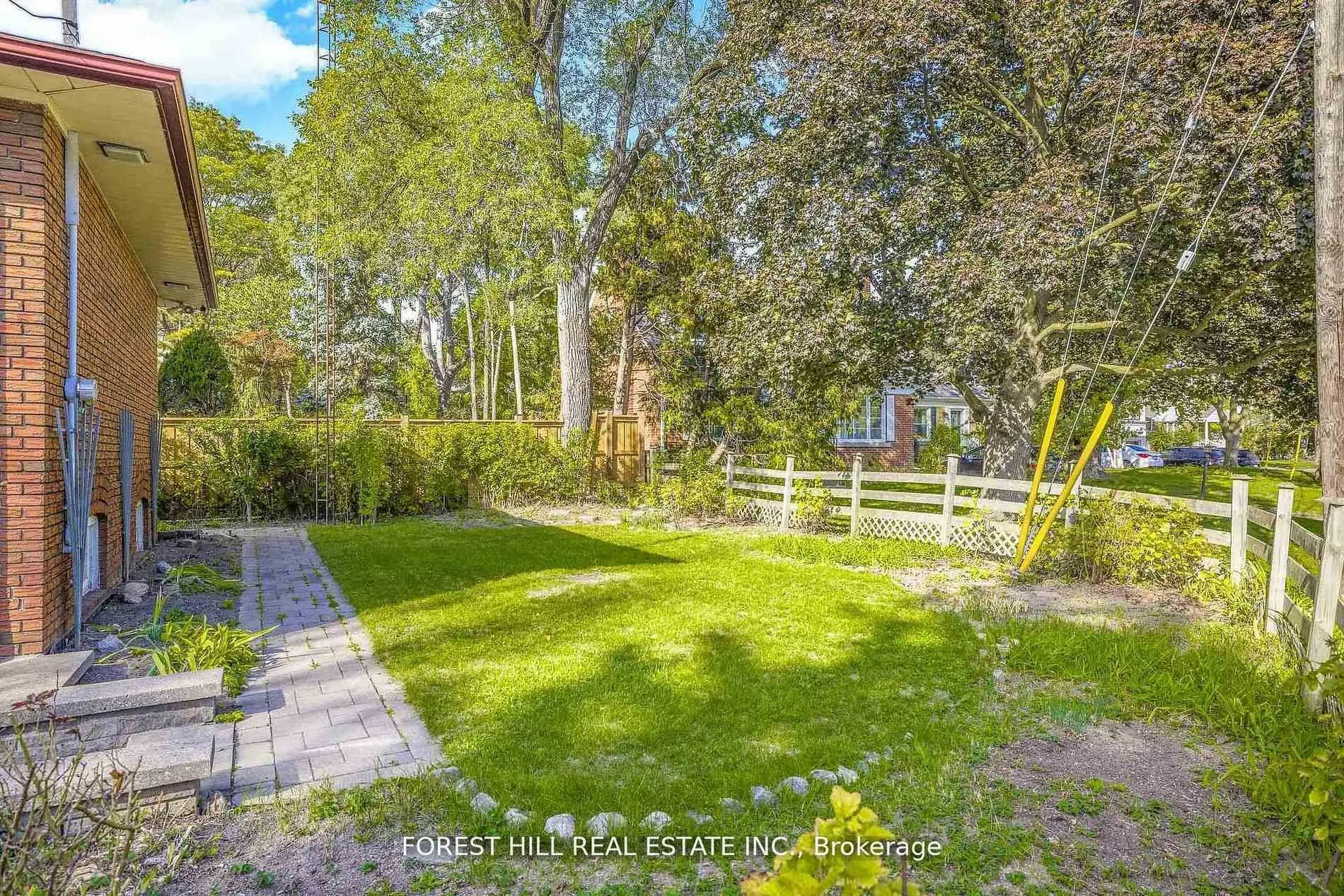 18 Irvington Crescent