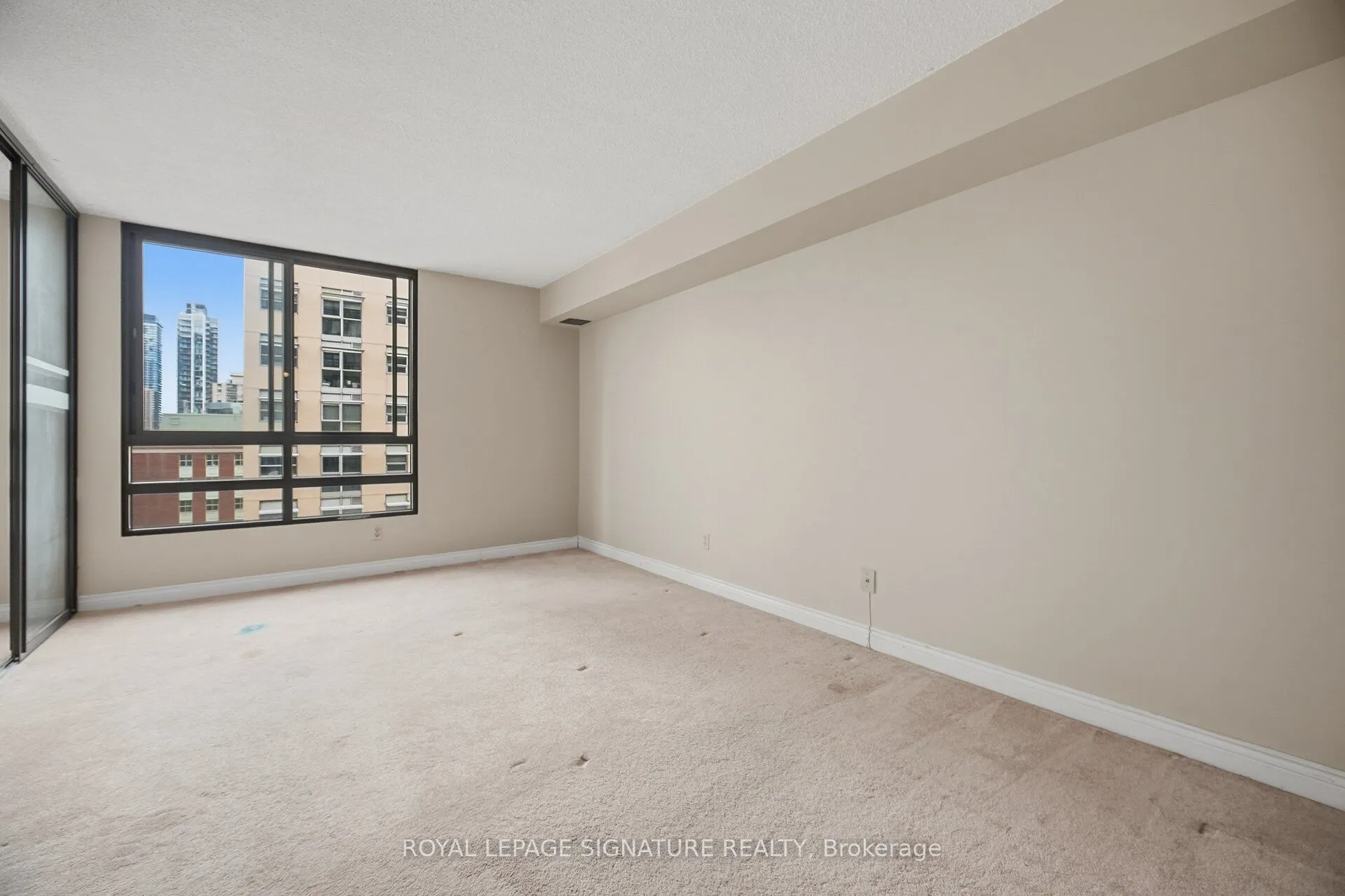 77 Carlton Street #1002