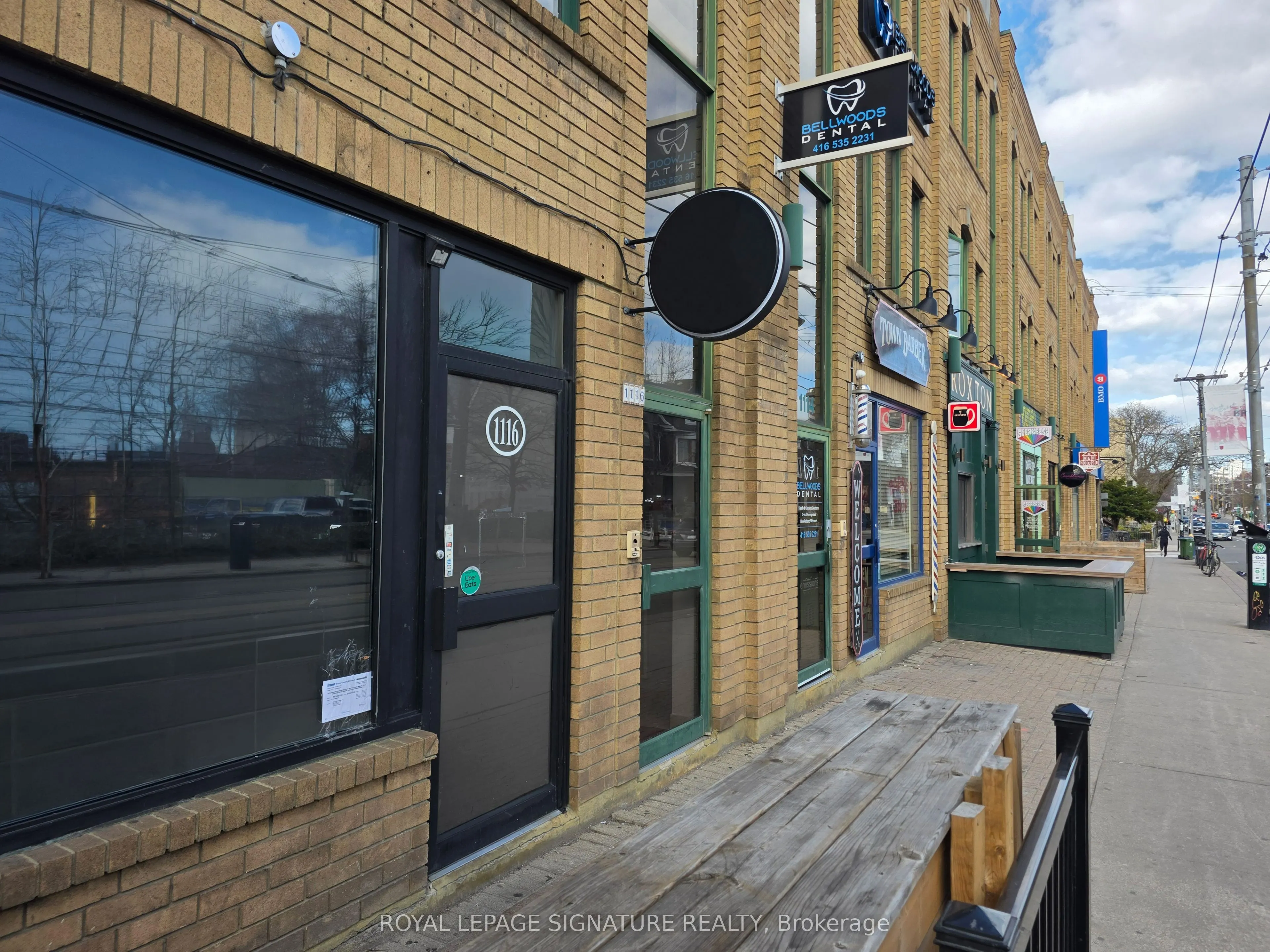 1116 Dundas Street W