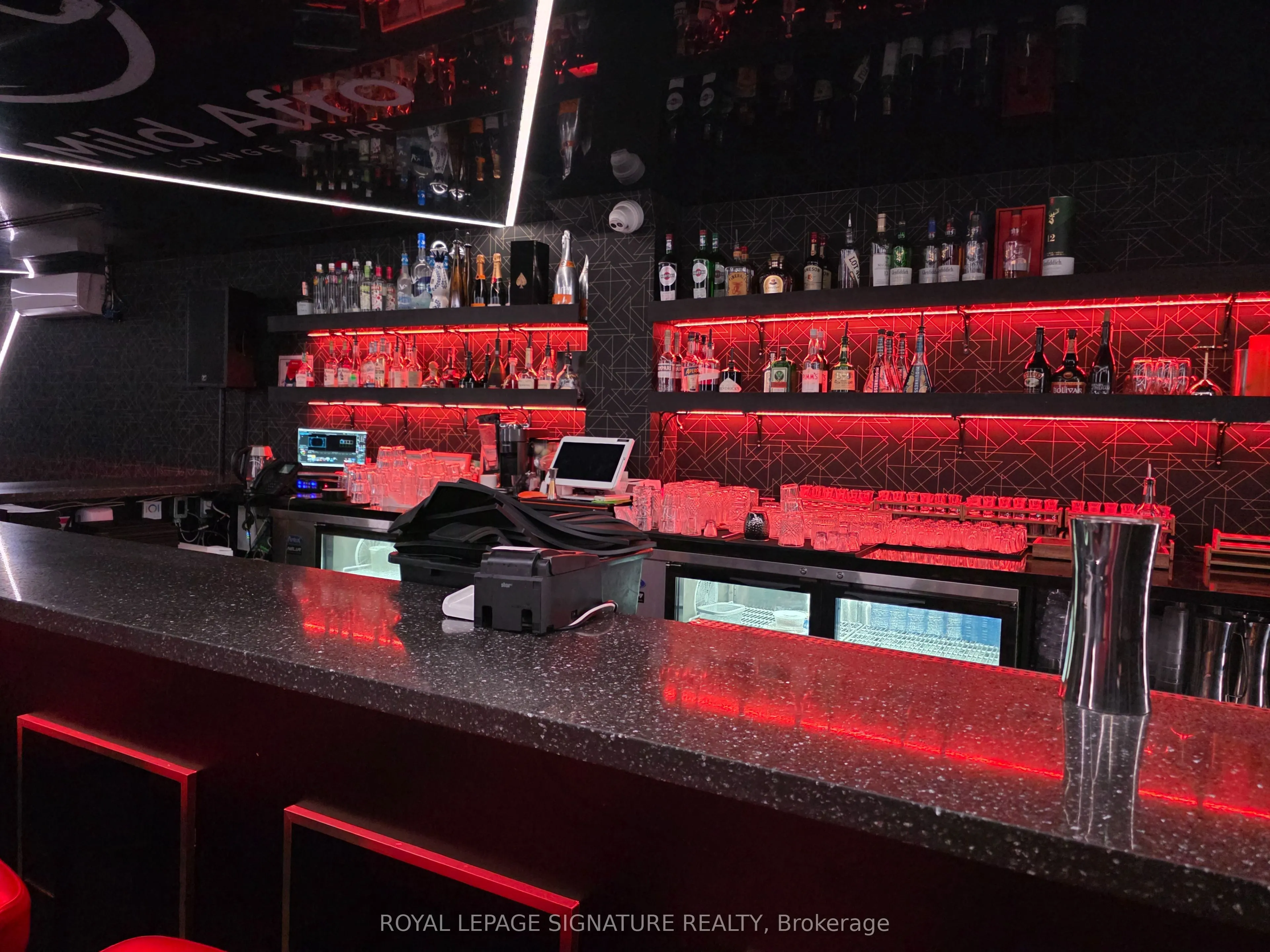 1116 Dundas Street W