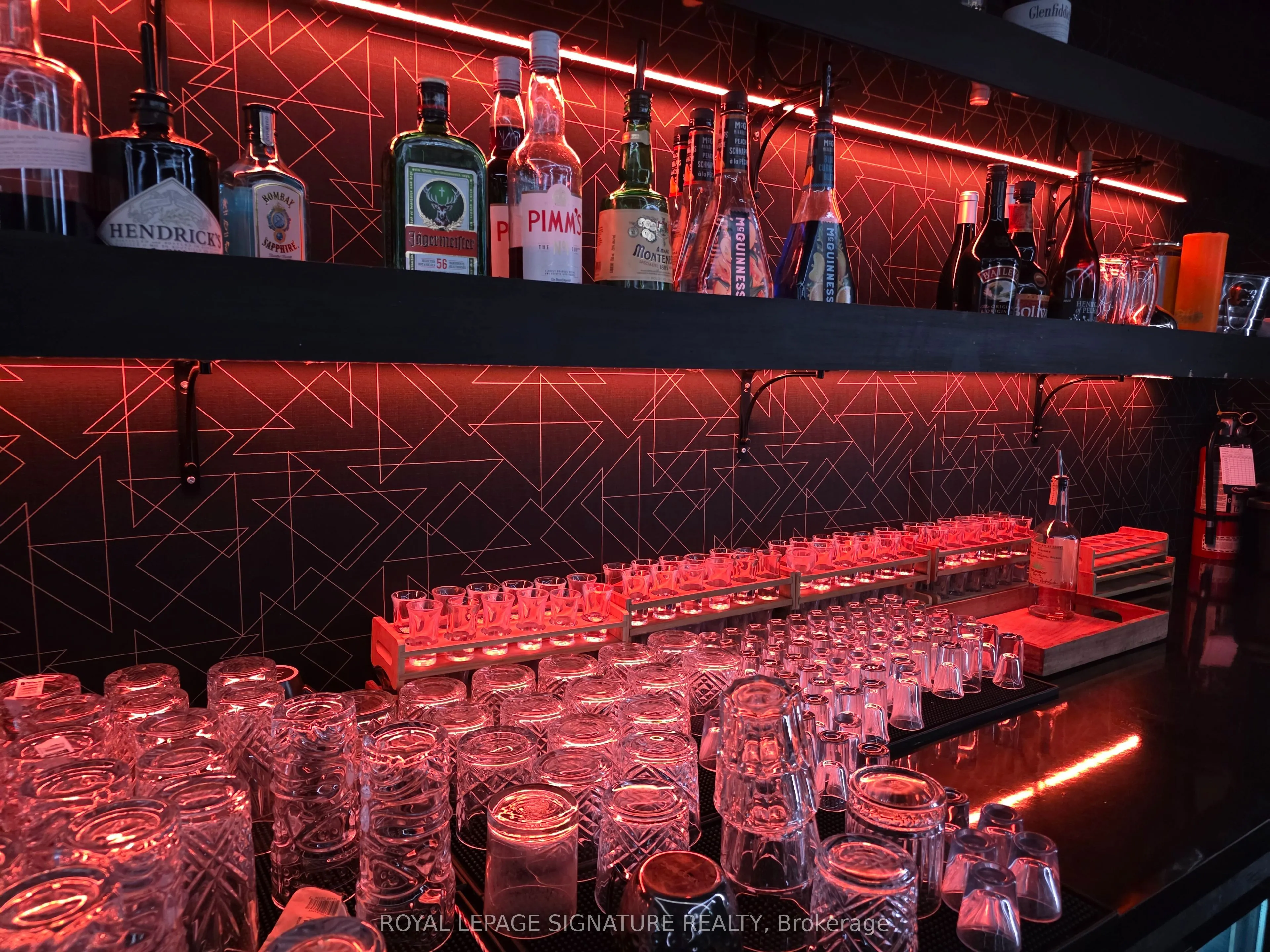 1116 Dundas Street W