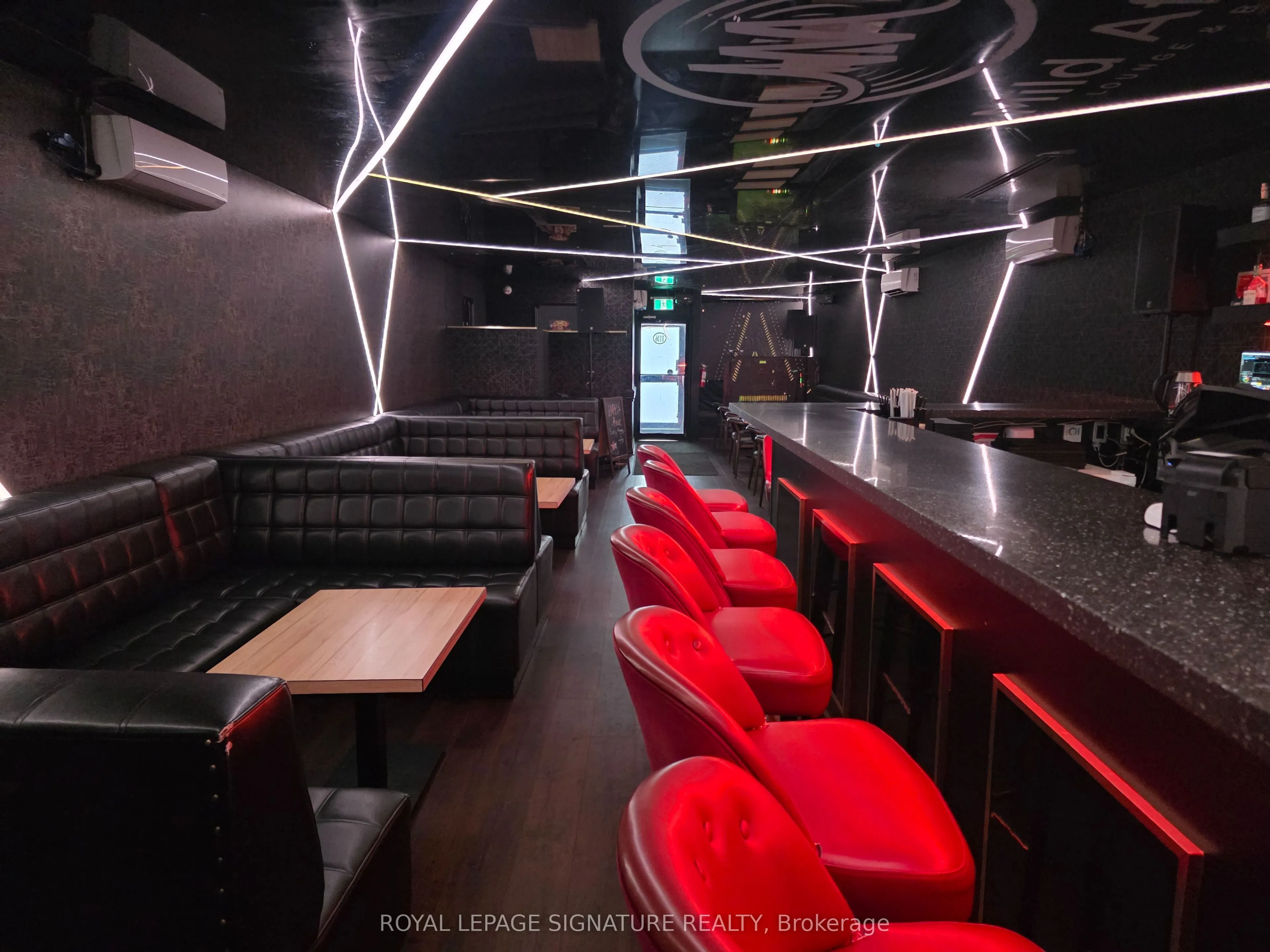 1116 Dundas Street W