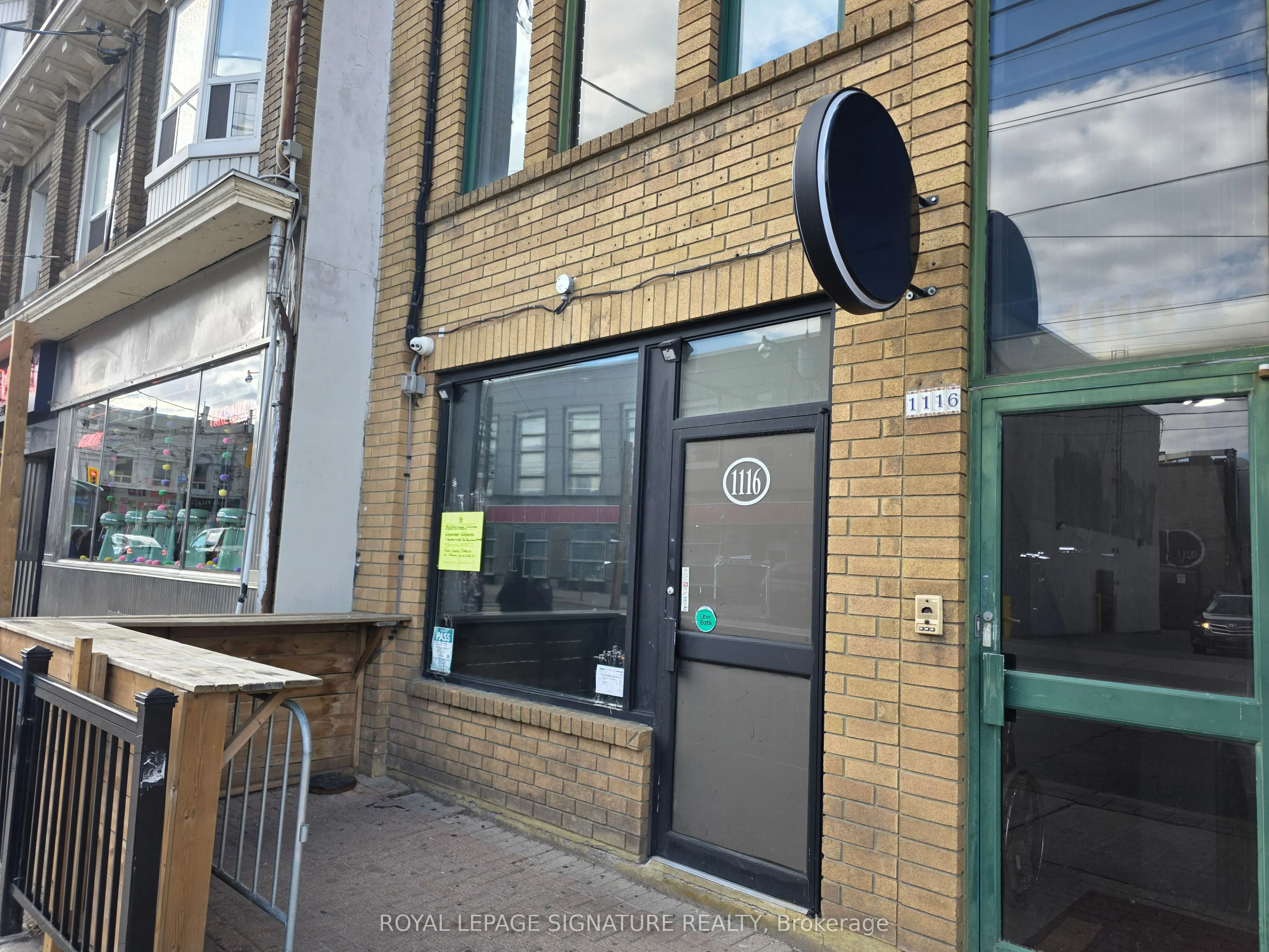 1116 Dundas Street W