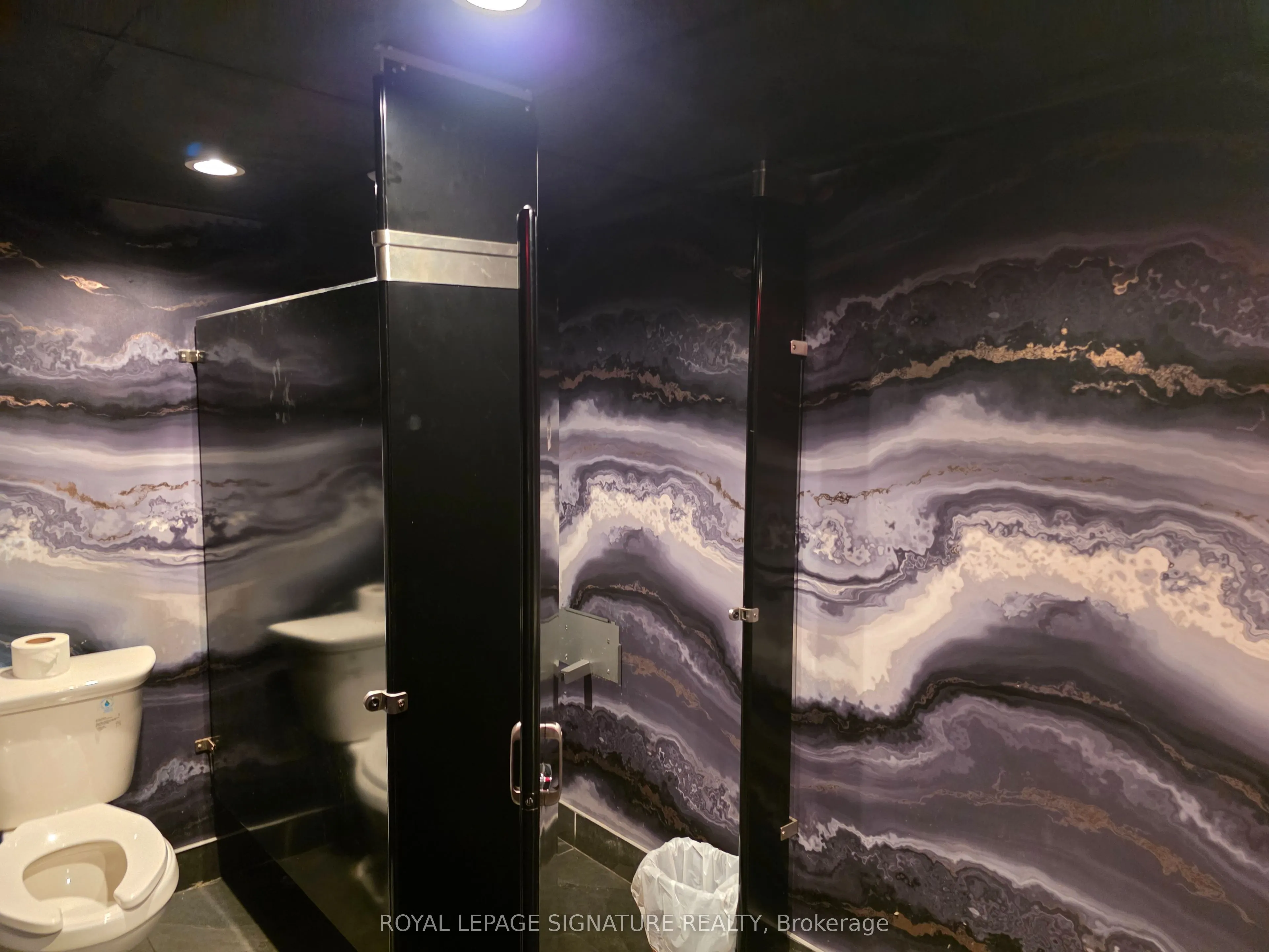 1116 Dundas Street W