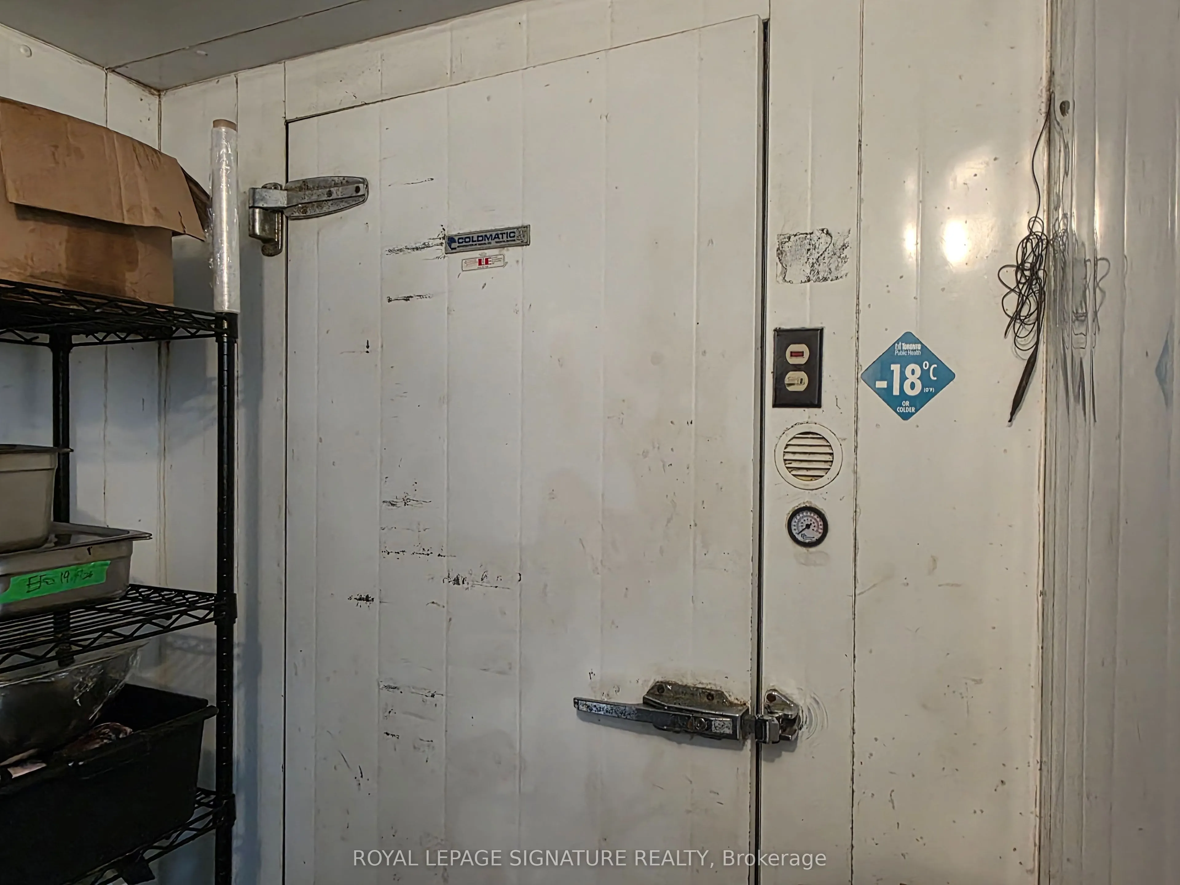 1116 Dundas Street W