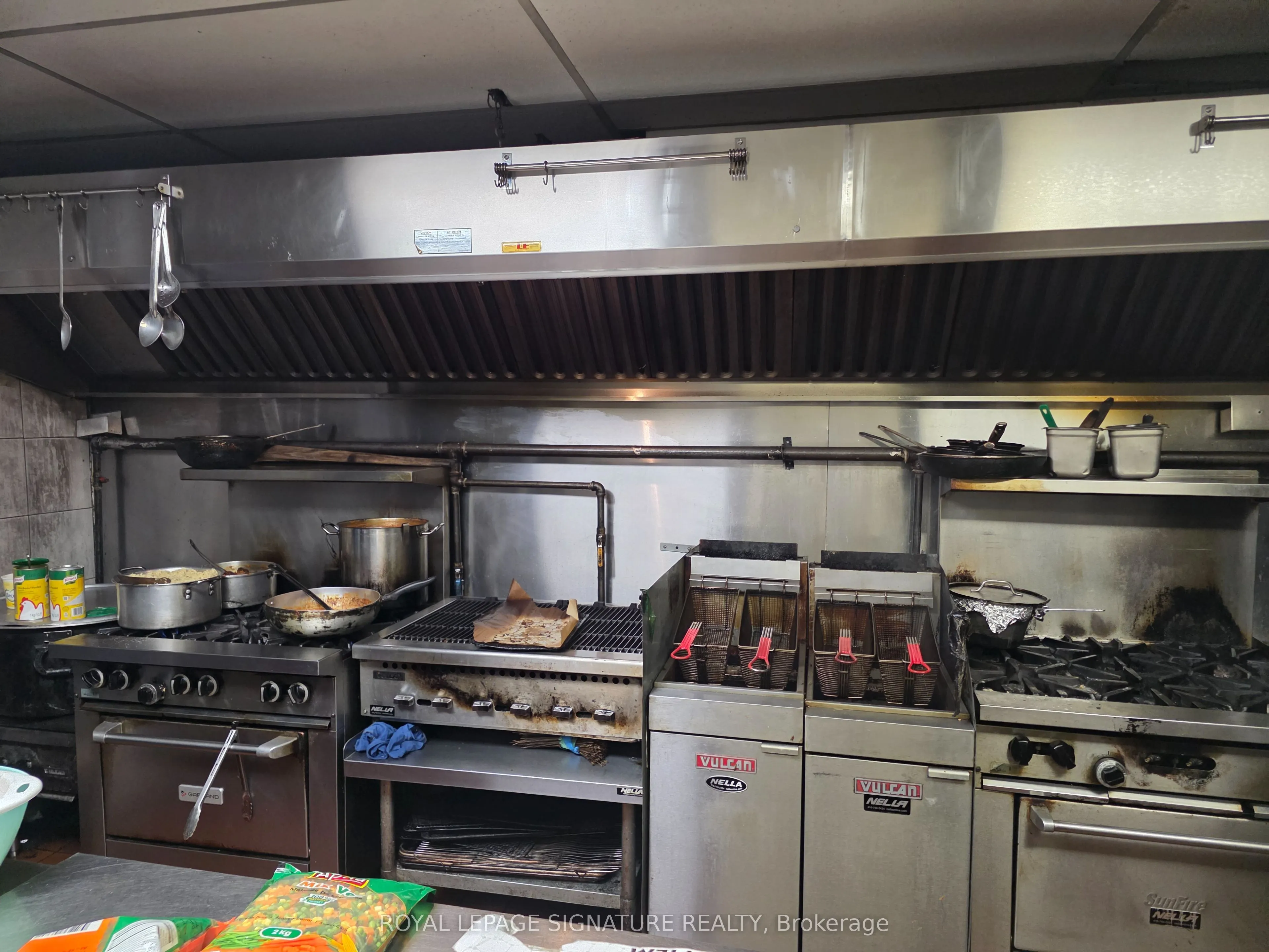 1116 Dundas Street W