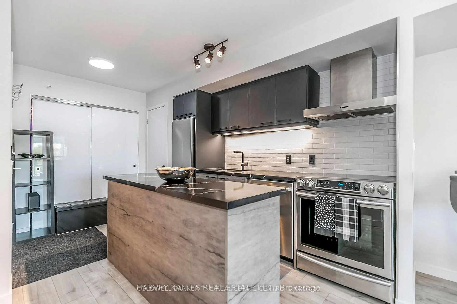 68 Abell Street #538