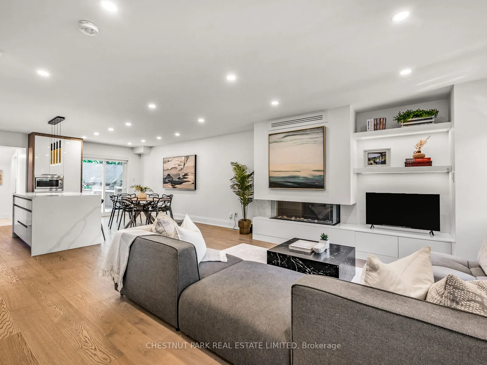629 Duplex Avenue