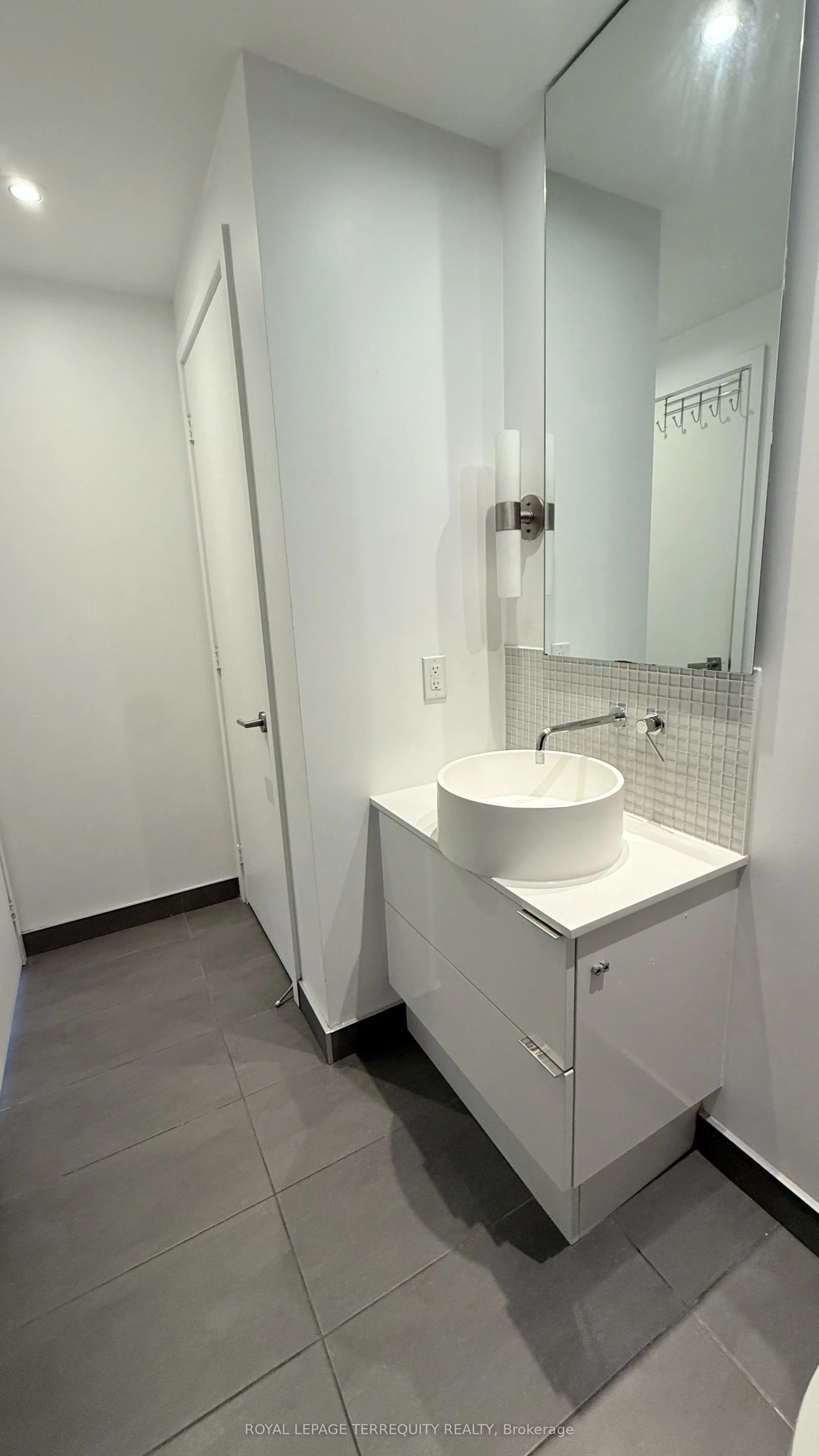 185 Roehampton Avenue #1502