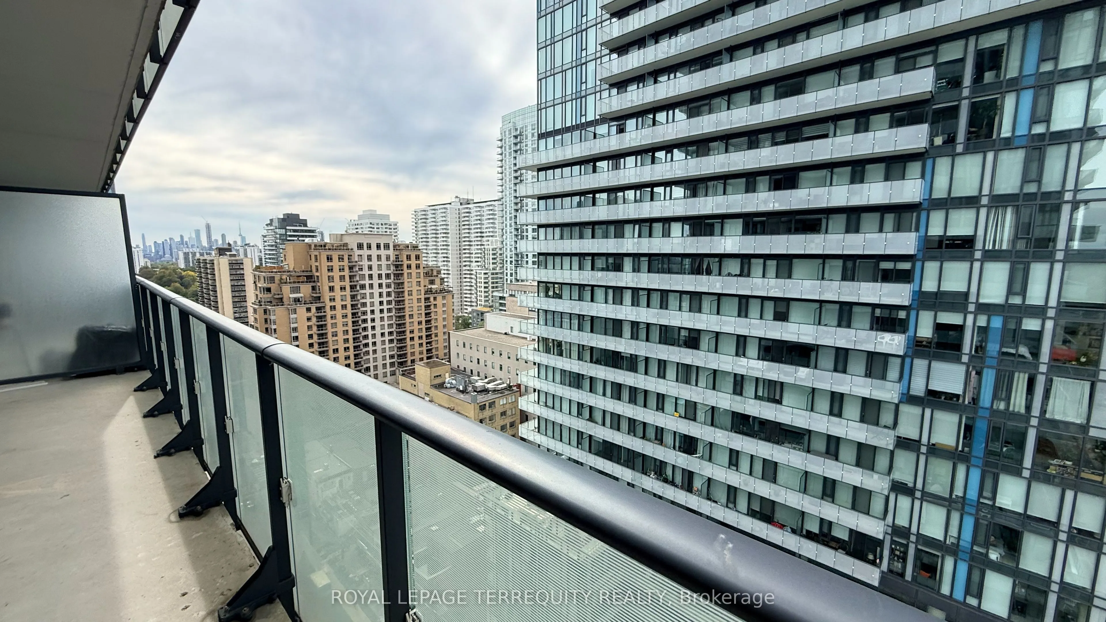 185 Roehampton Avenue #1502