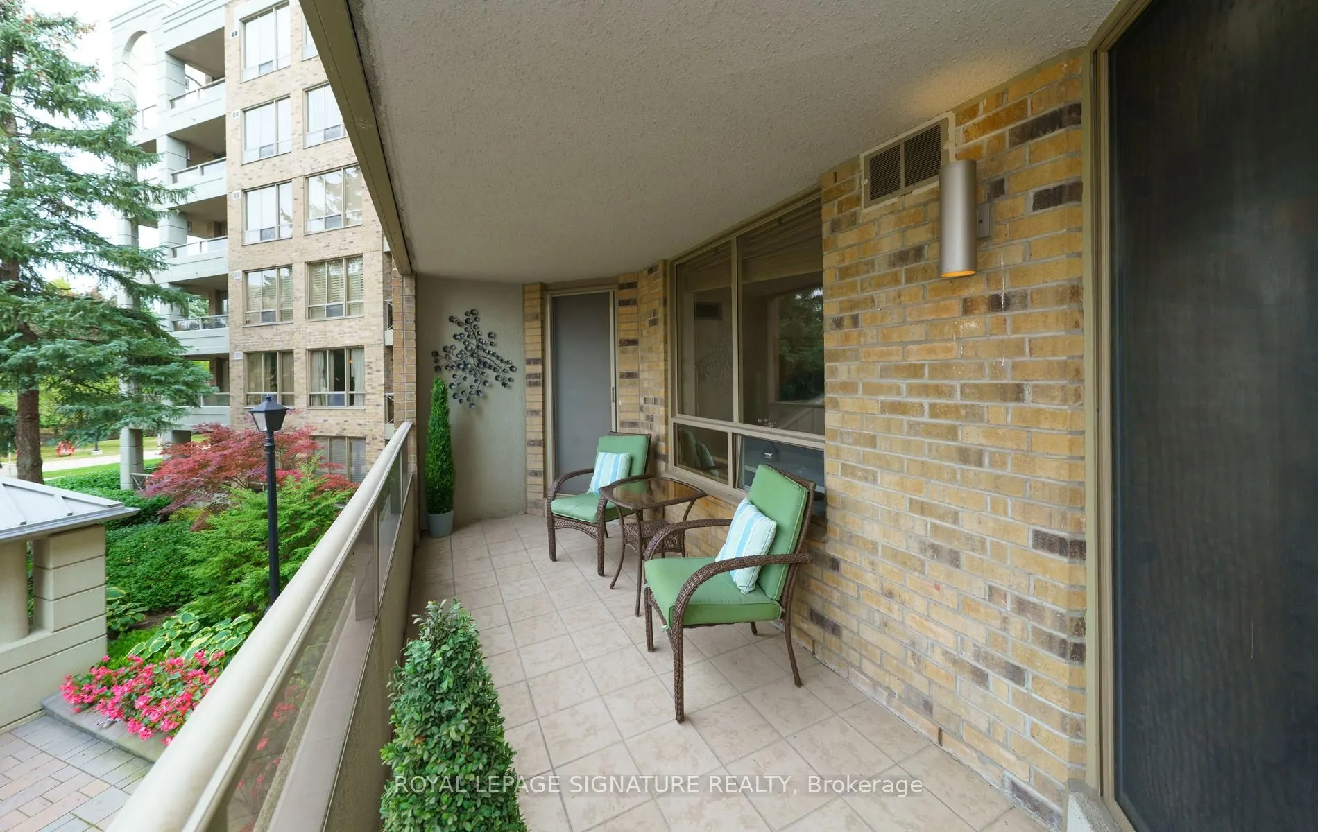 215 The Donway West W #216
