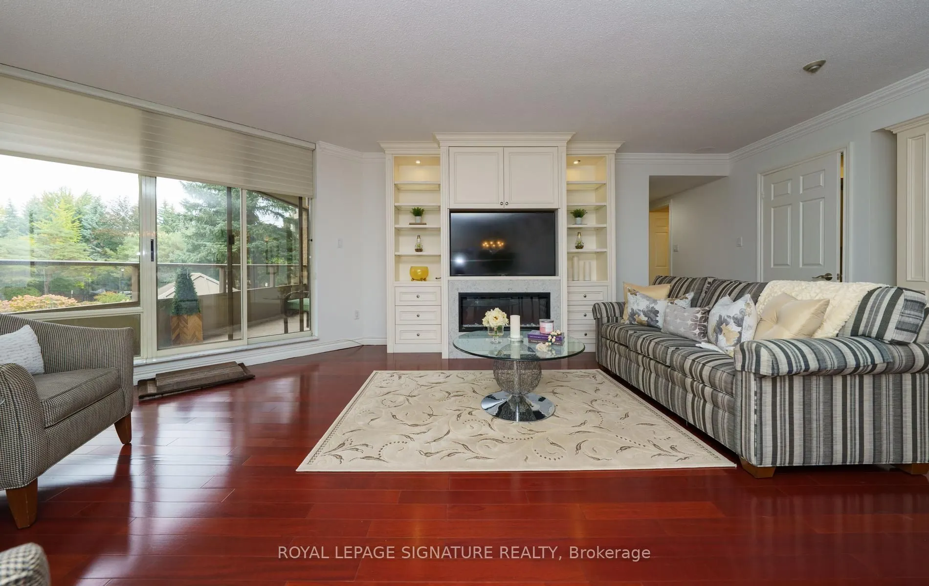 215 The Donway West W #216