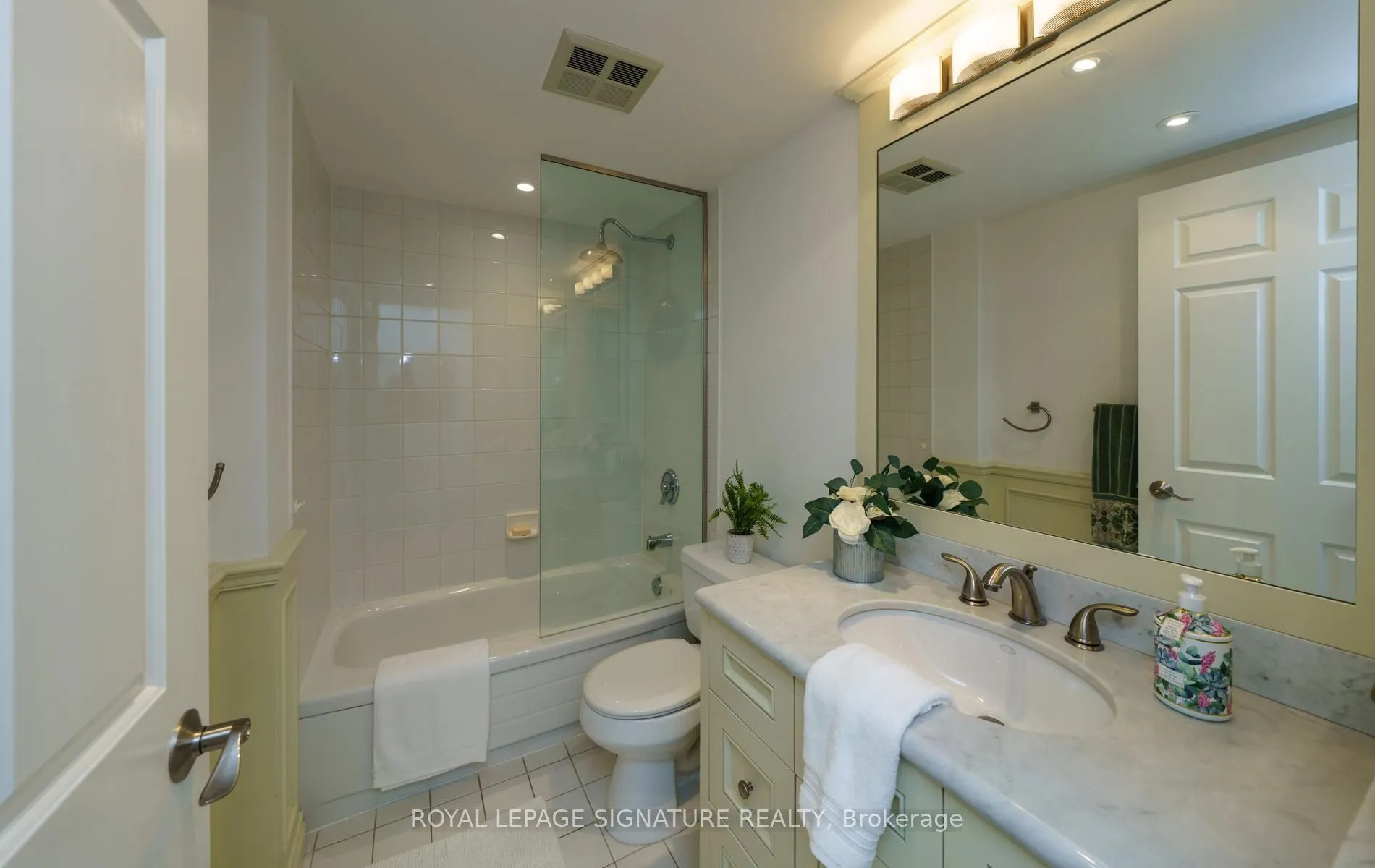 215 The Donway West W #216