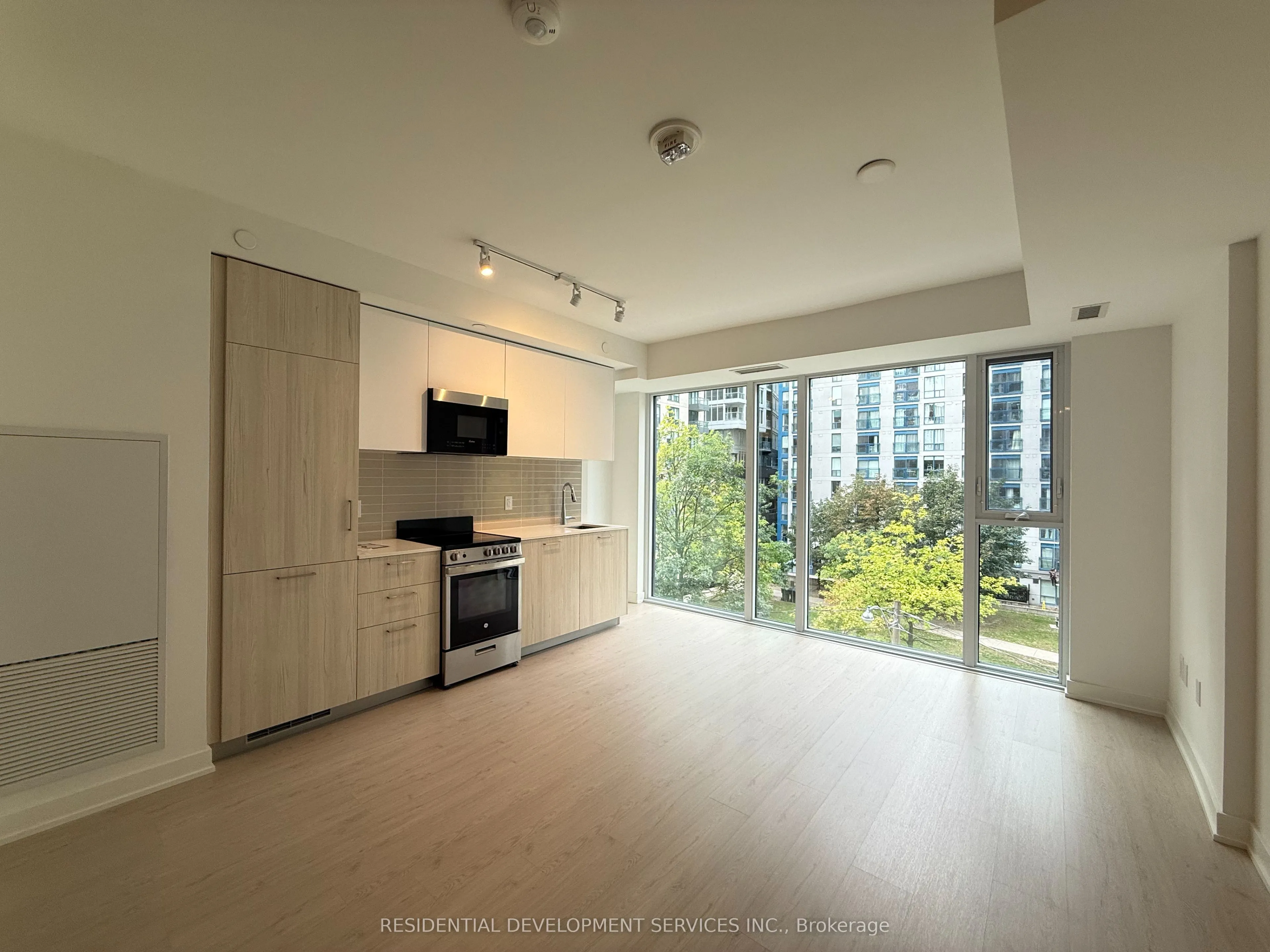 65 Mutual Street #408