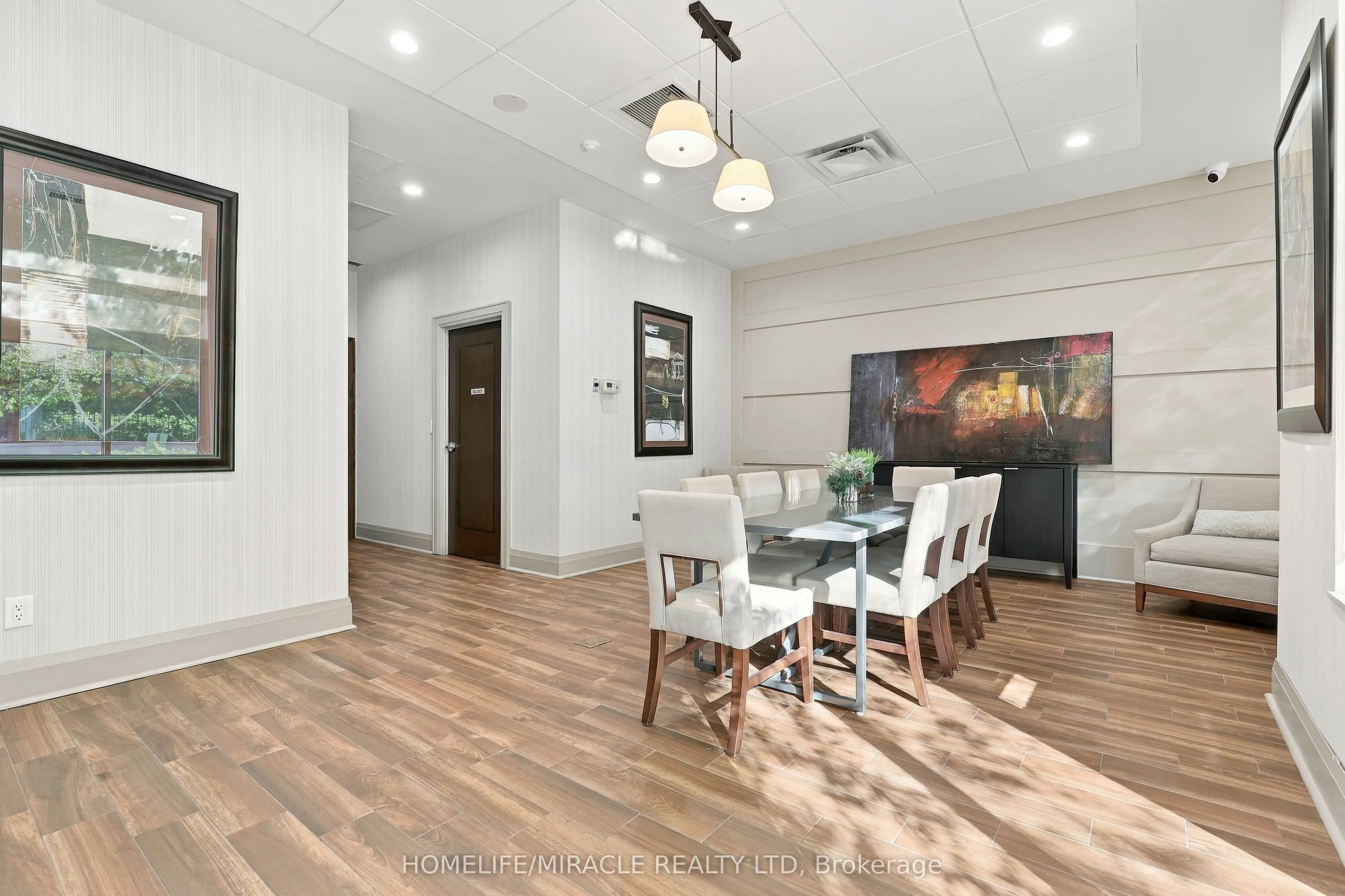 35 Hollywood Avenue #102