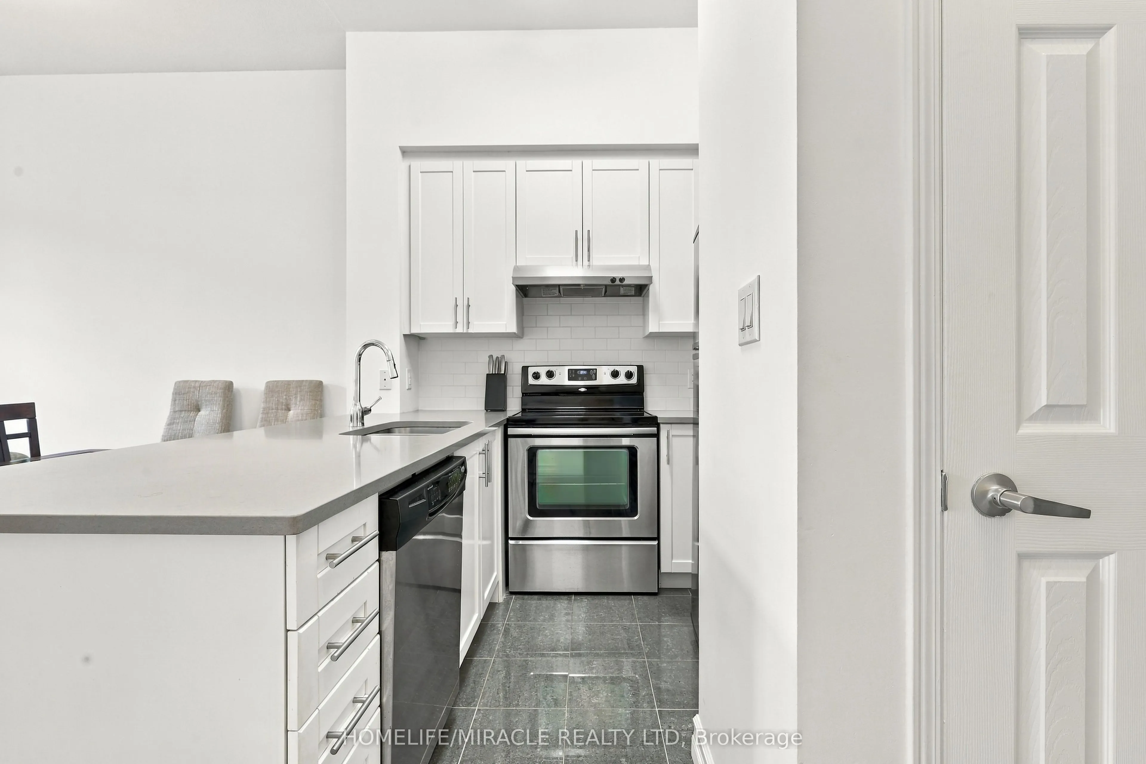 35 Hollywood Avenue #102