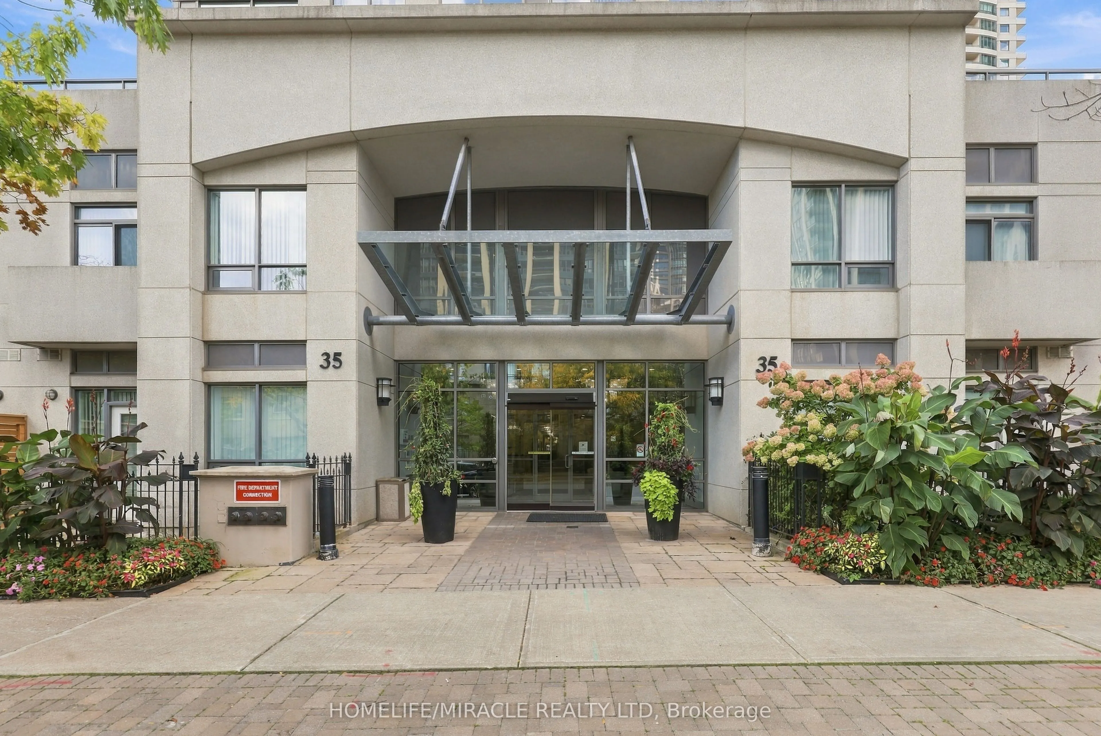 35 Hollywood Avenue #102