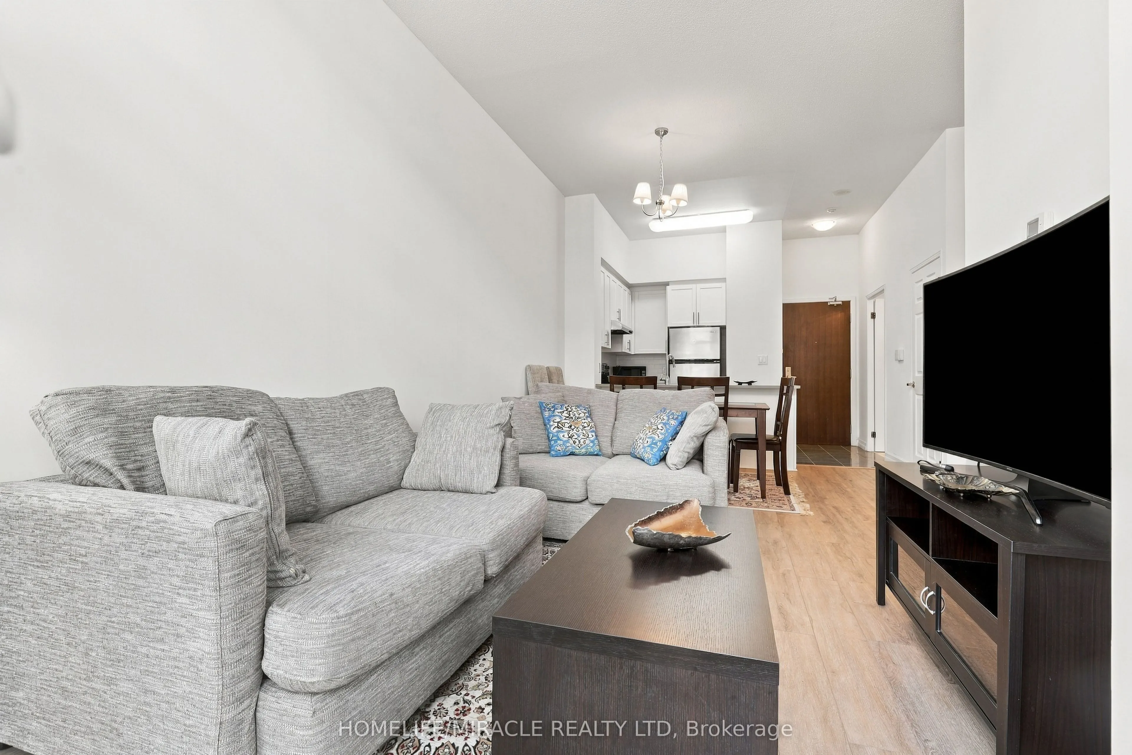 35 Hollywood Avenue #102