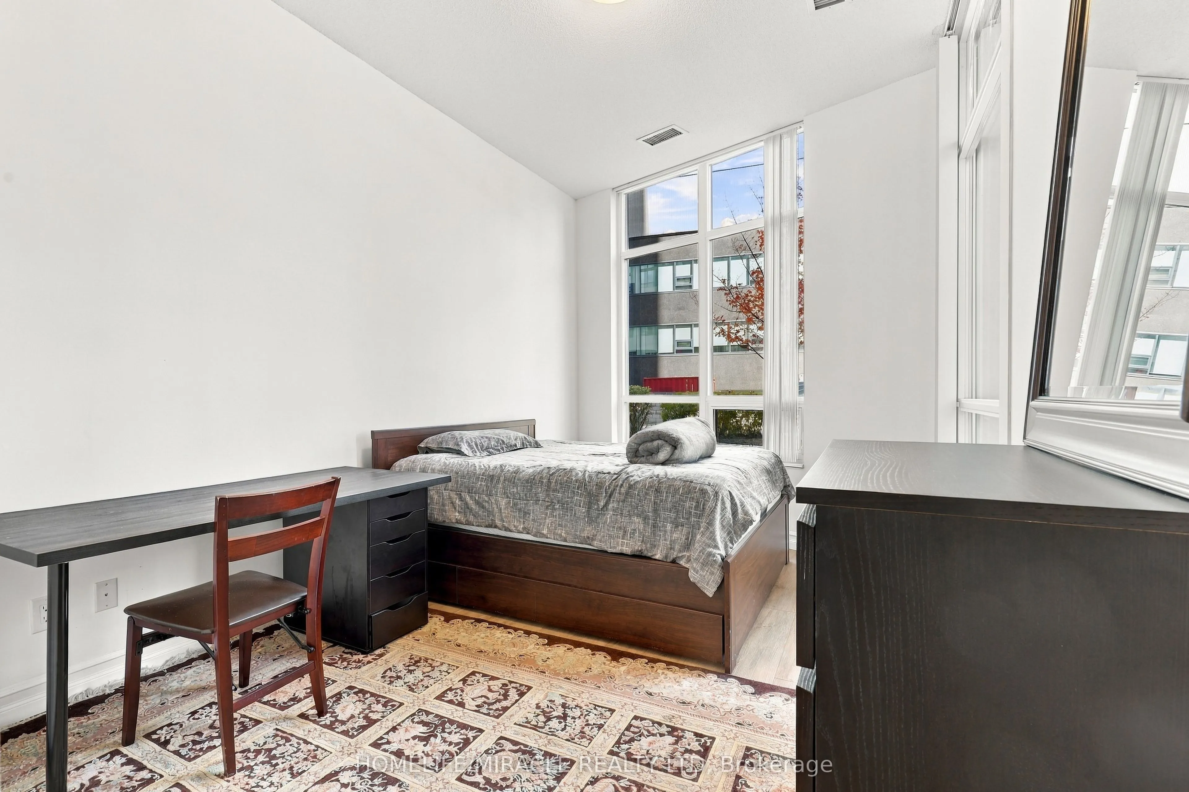 35 Hollywood Avenue #102