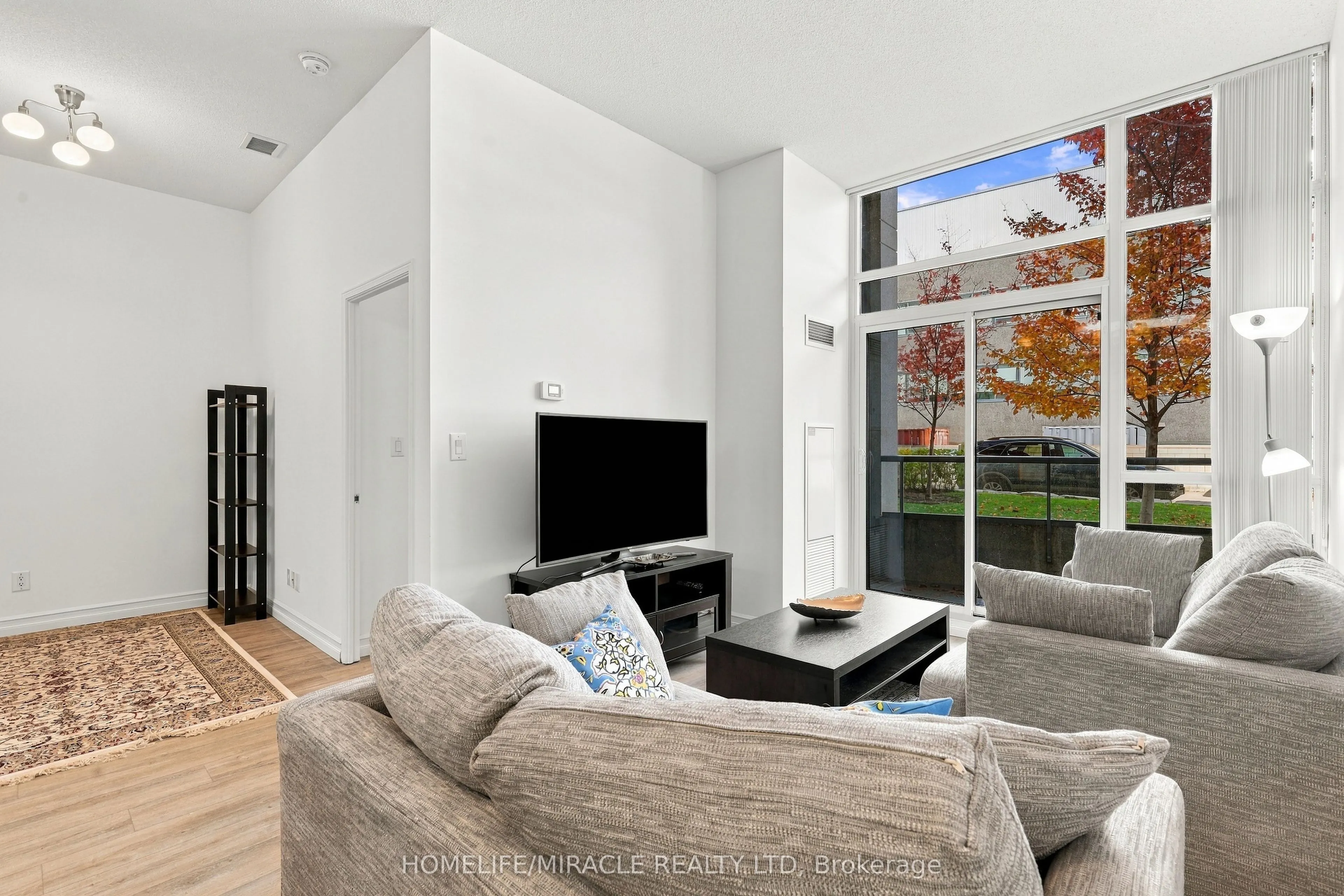 35 Hollywood Avenue #102