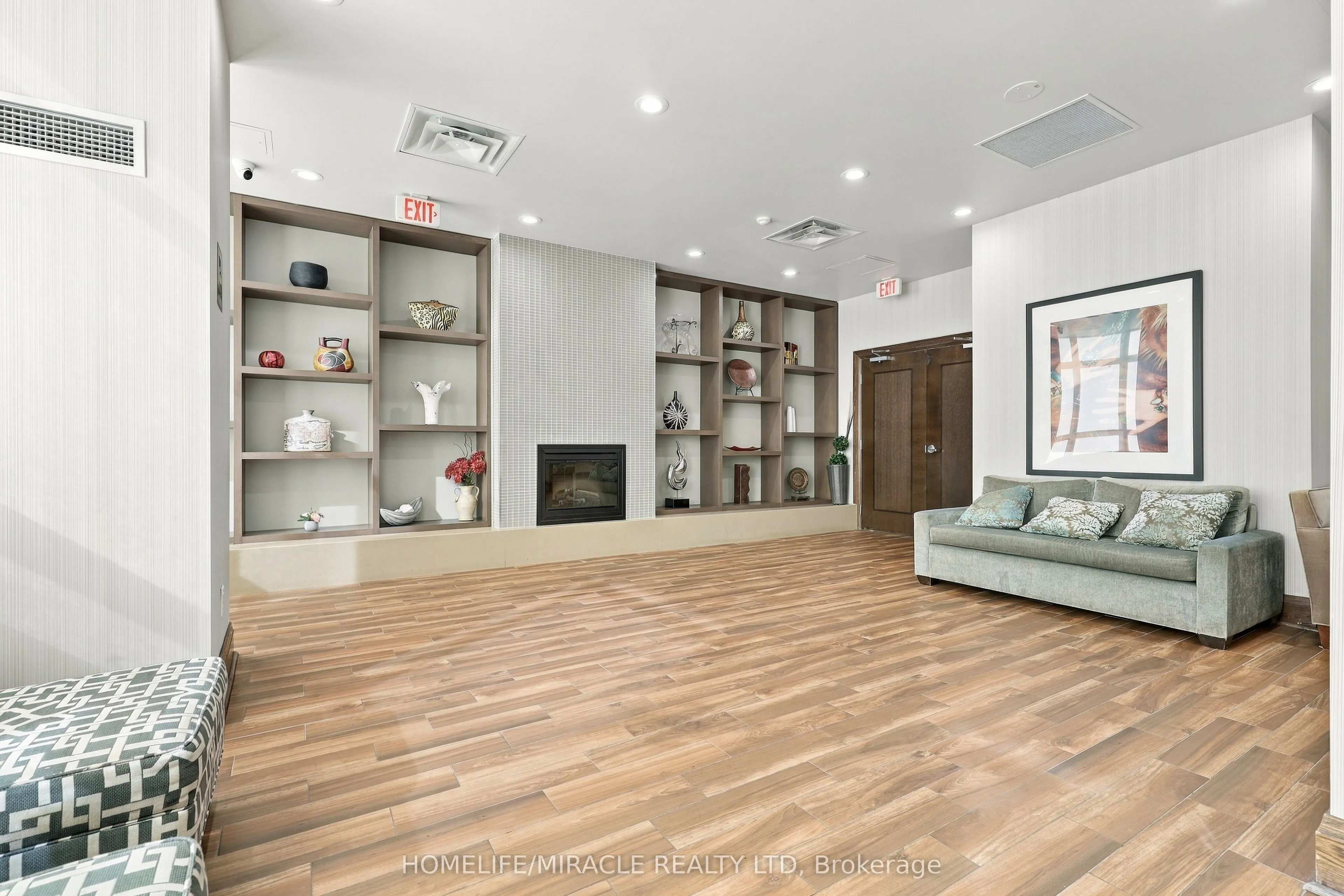 35 Hollywood Avenue #102
