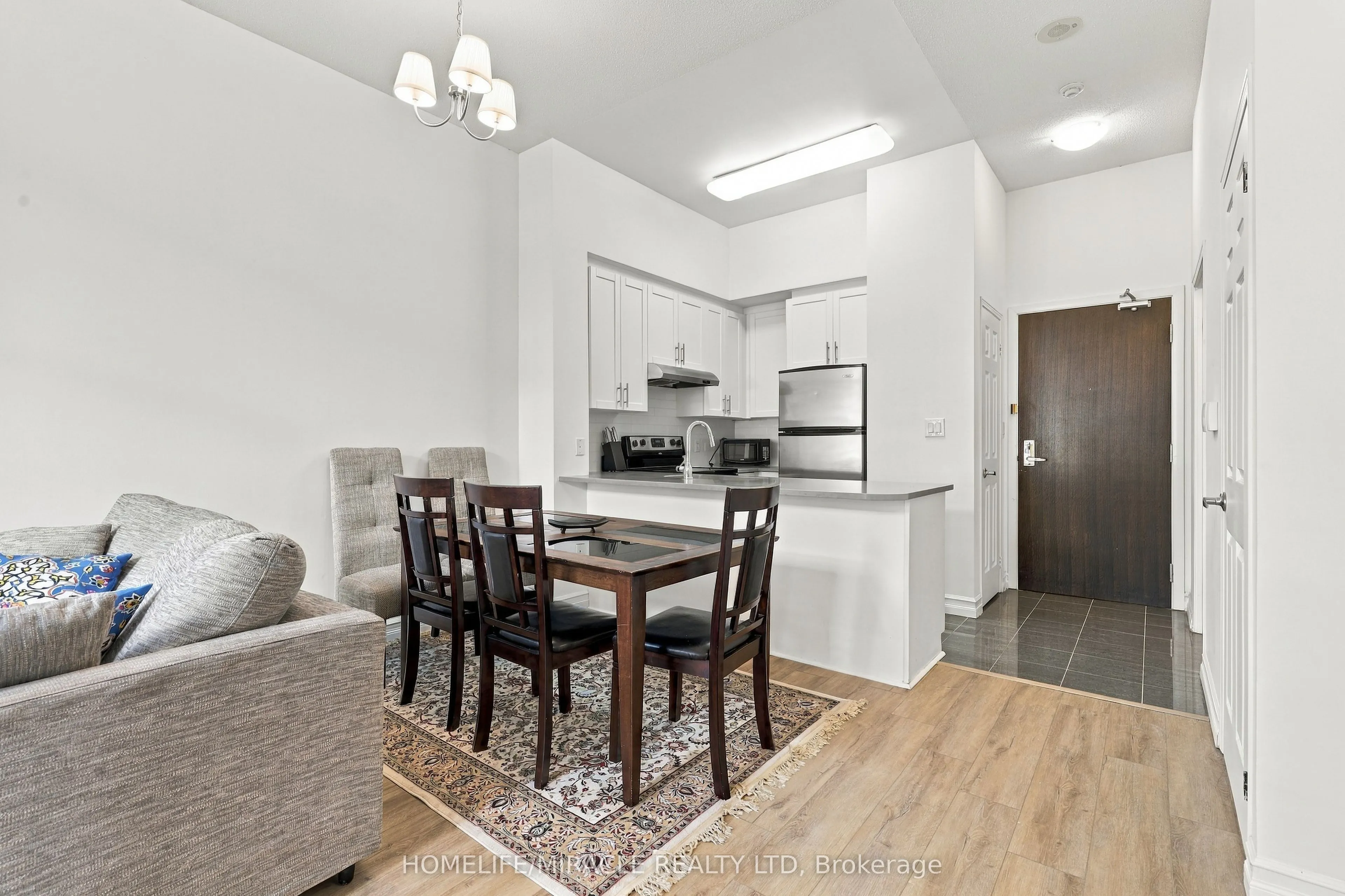 35 Hollywood Avenue #102