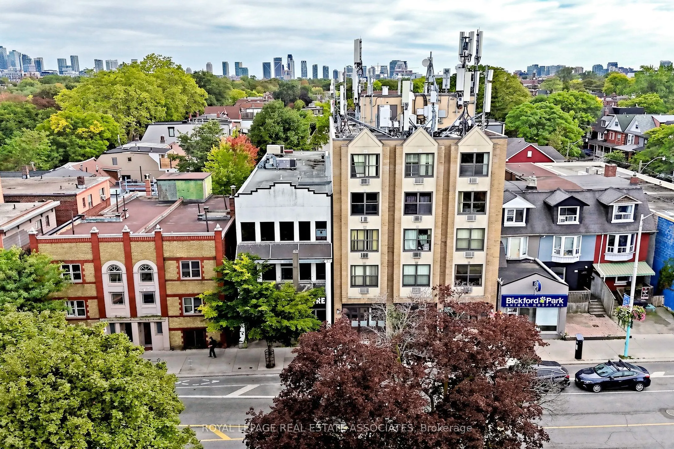 799 Bloor Street W