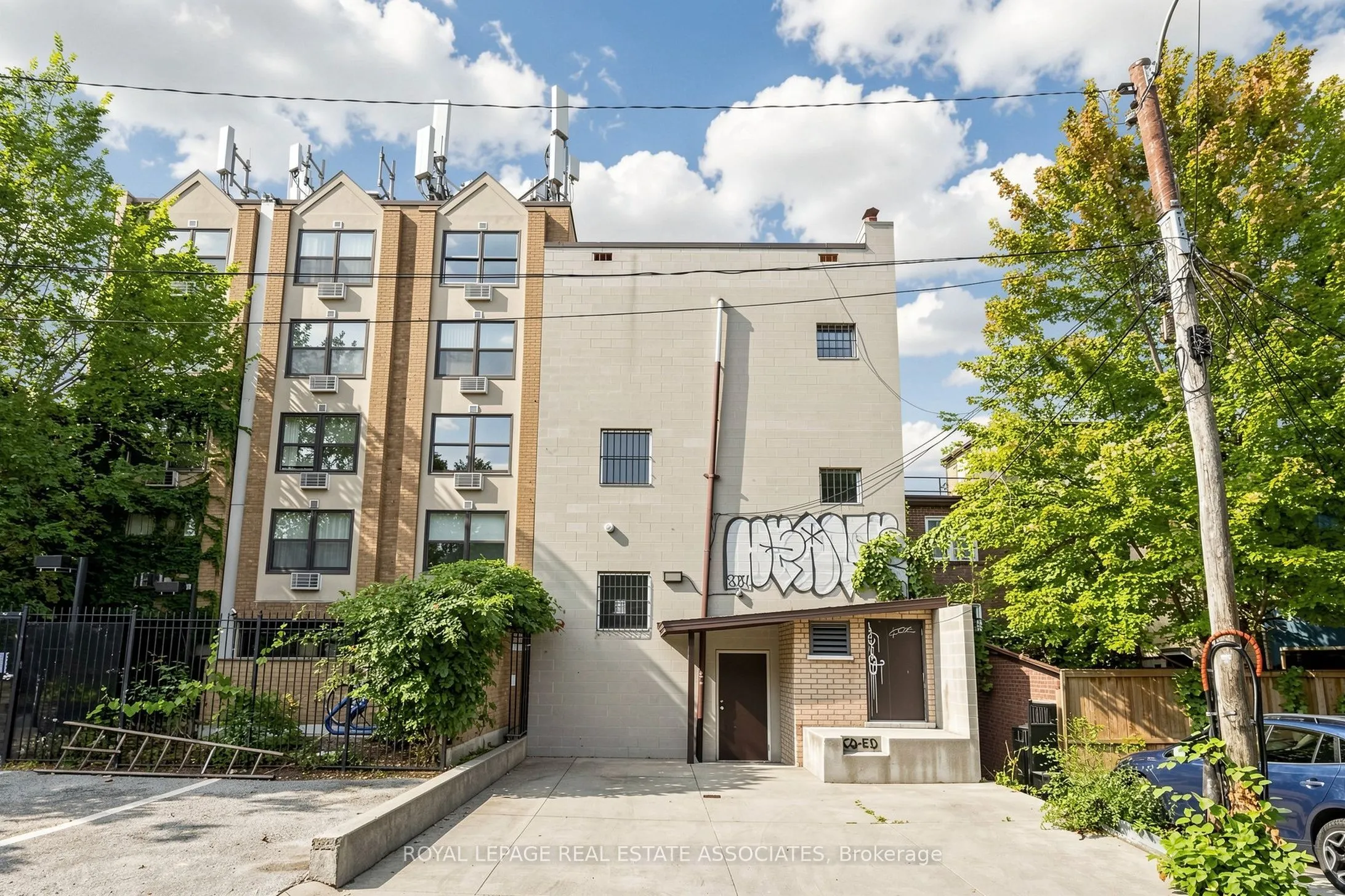 799 Bloor Street W