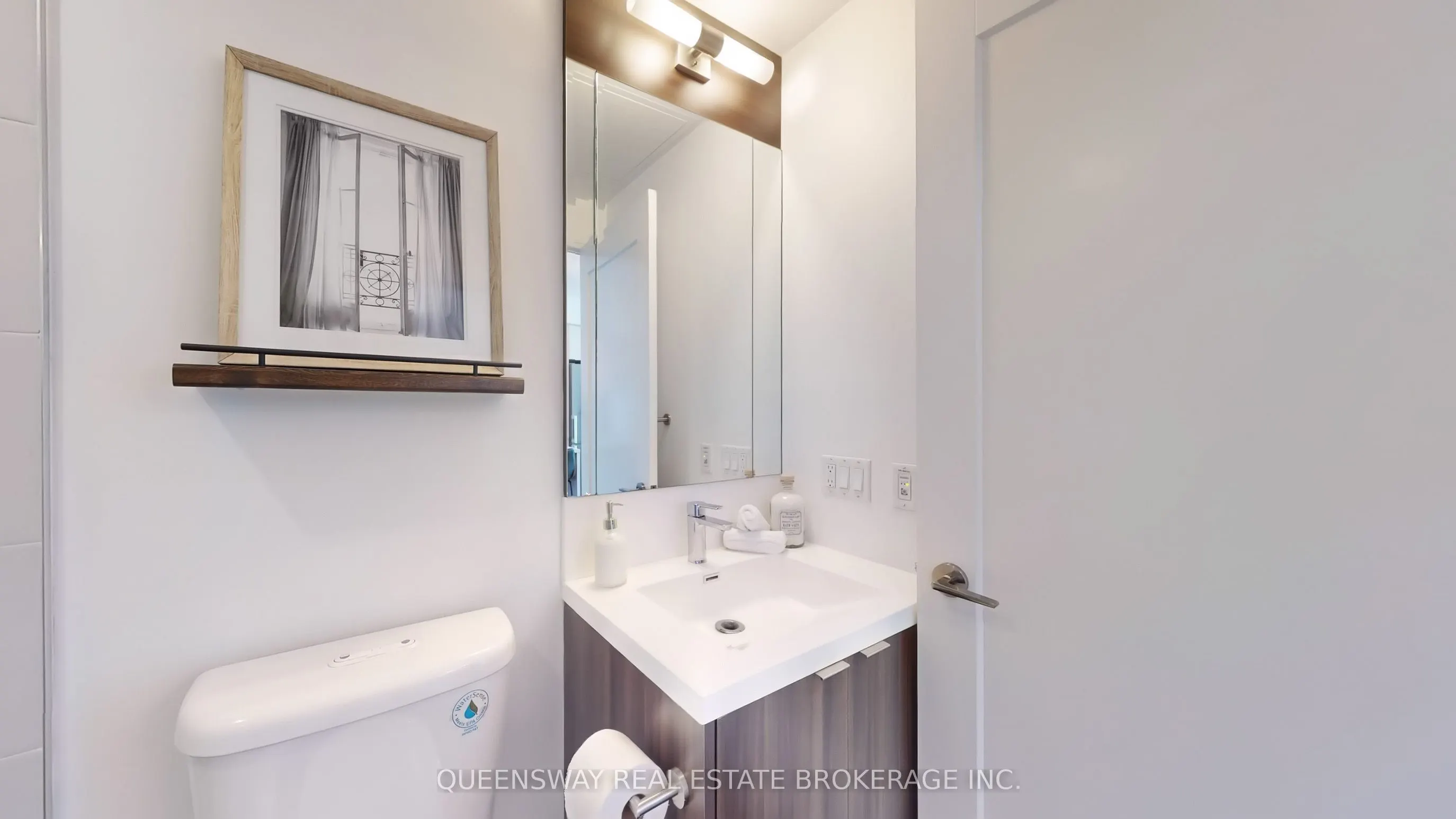 101 Erskine Avenue #1605