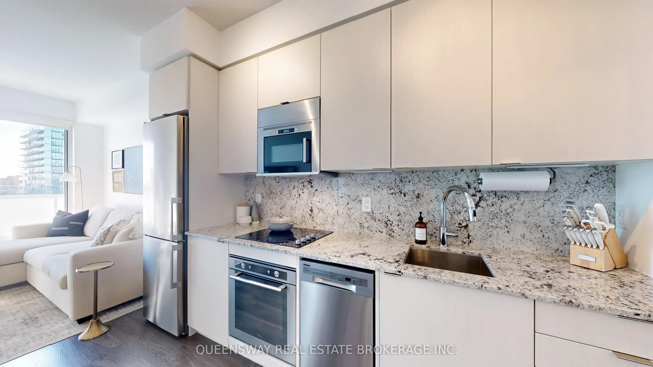 101 Erskine Avenue #1605