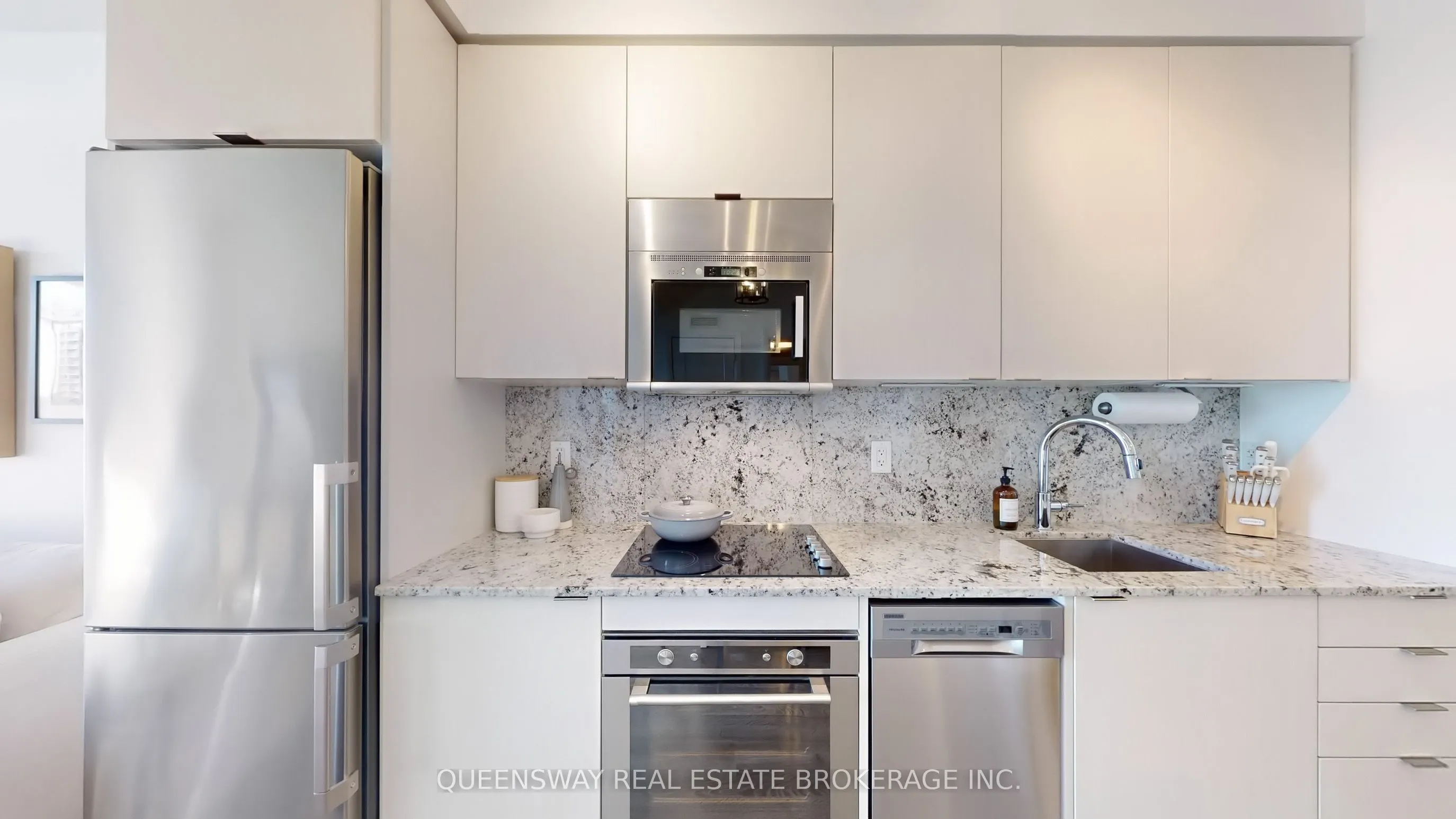 101 Erskine Avenue #1605