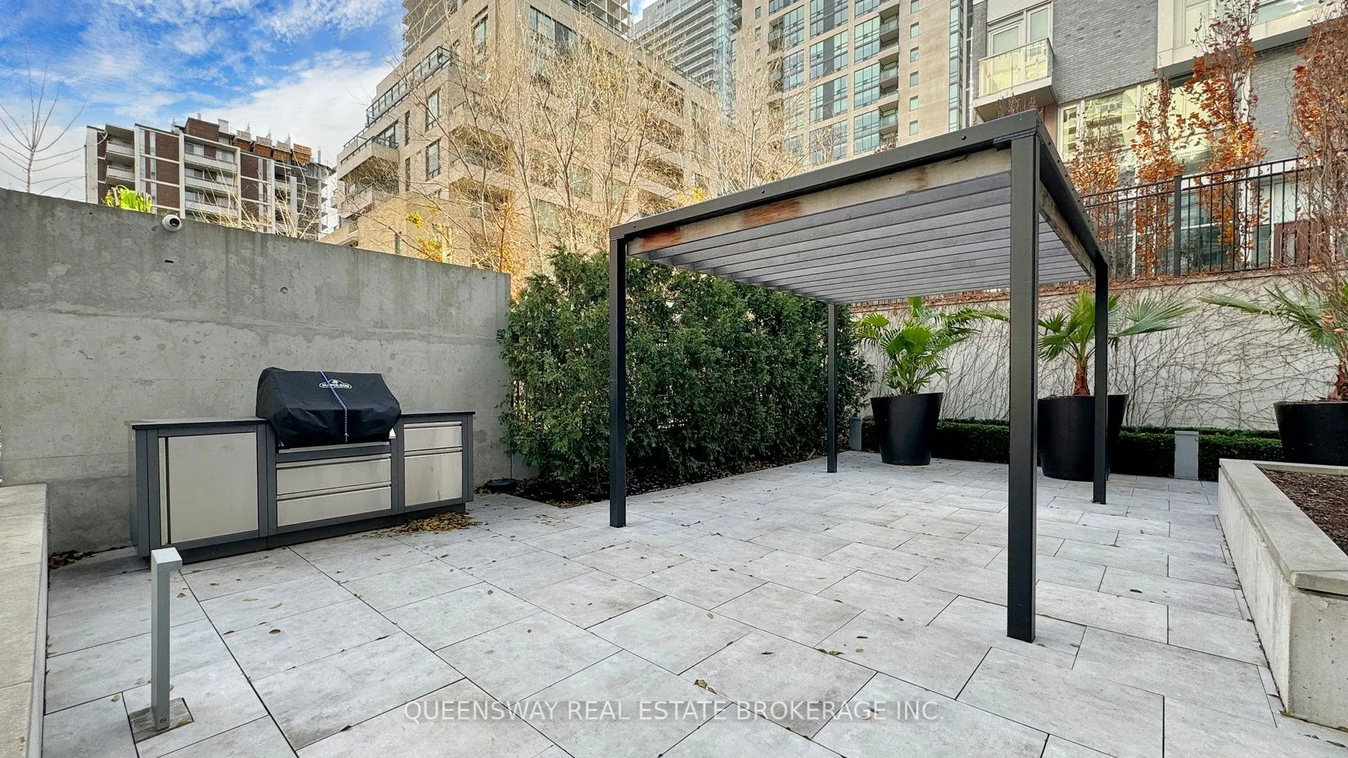 101 Erskine Avenue #1605