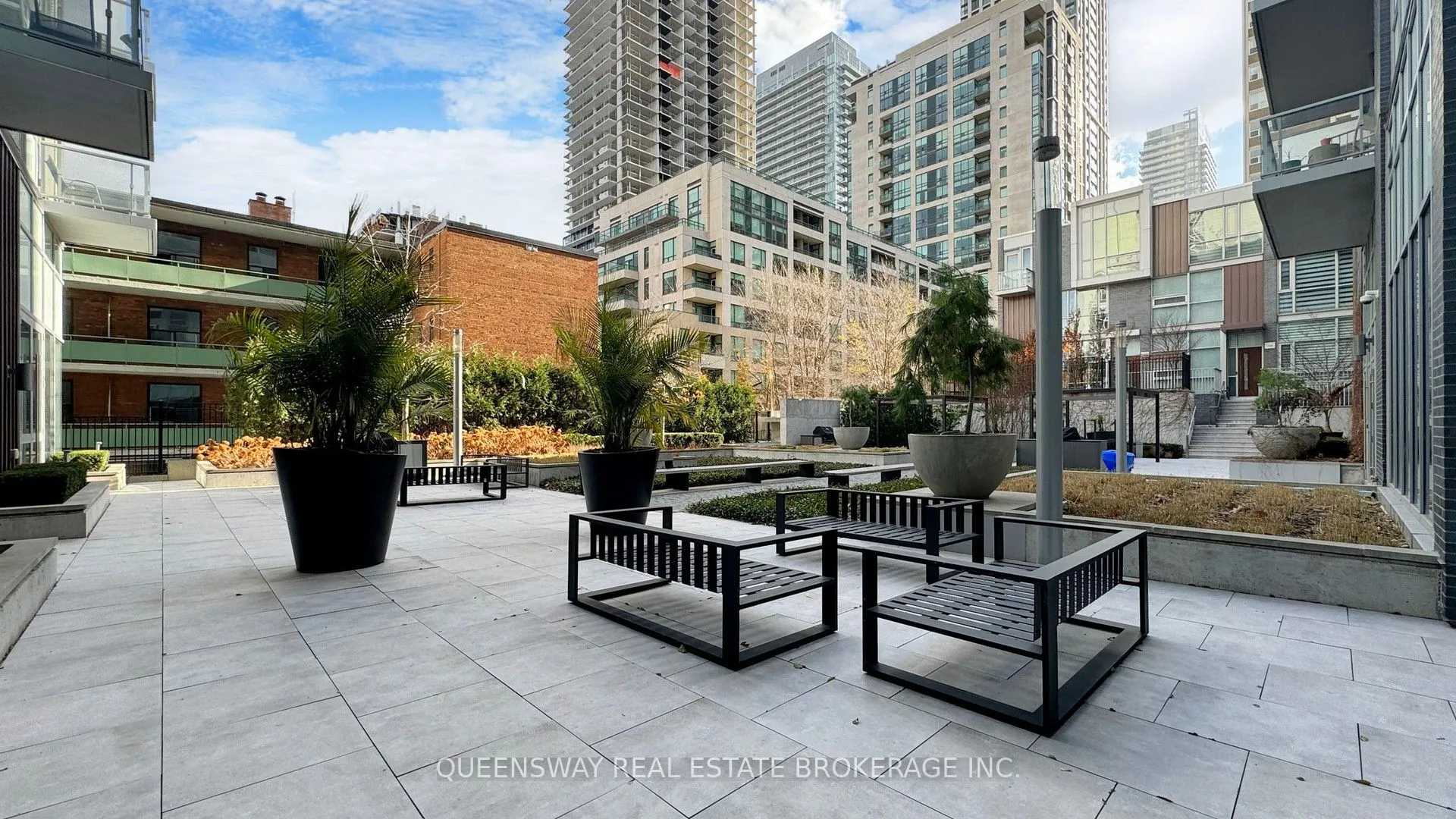 101 Erskine Avenue #1605