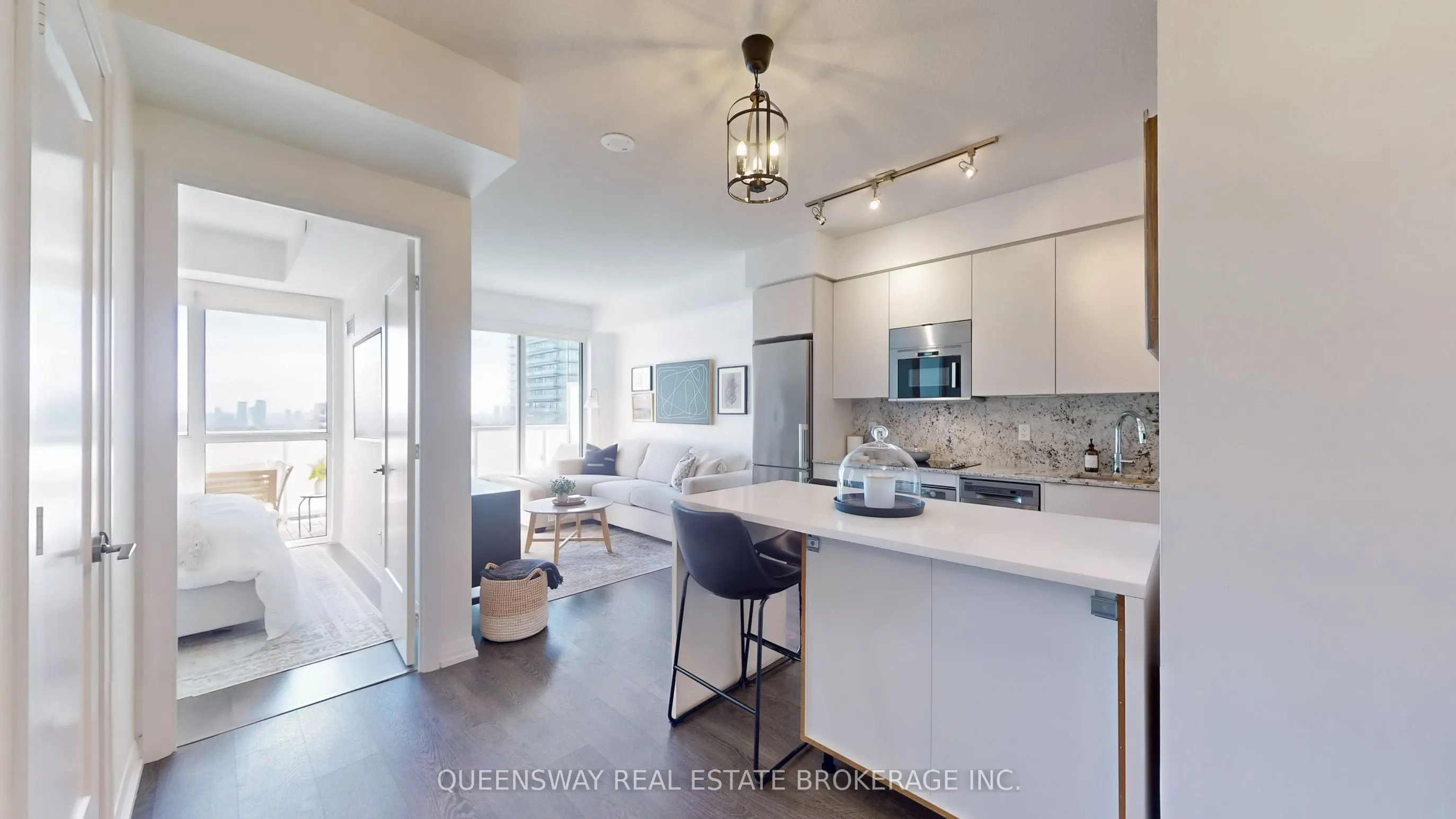 101 Erskine Avenue #1605